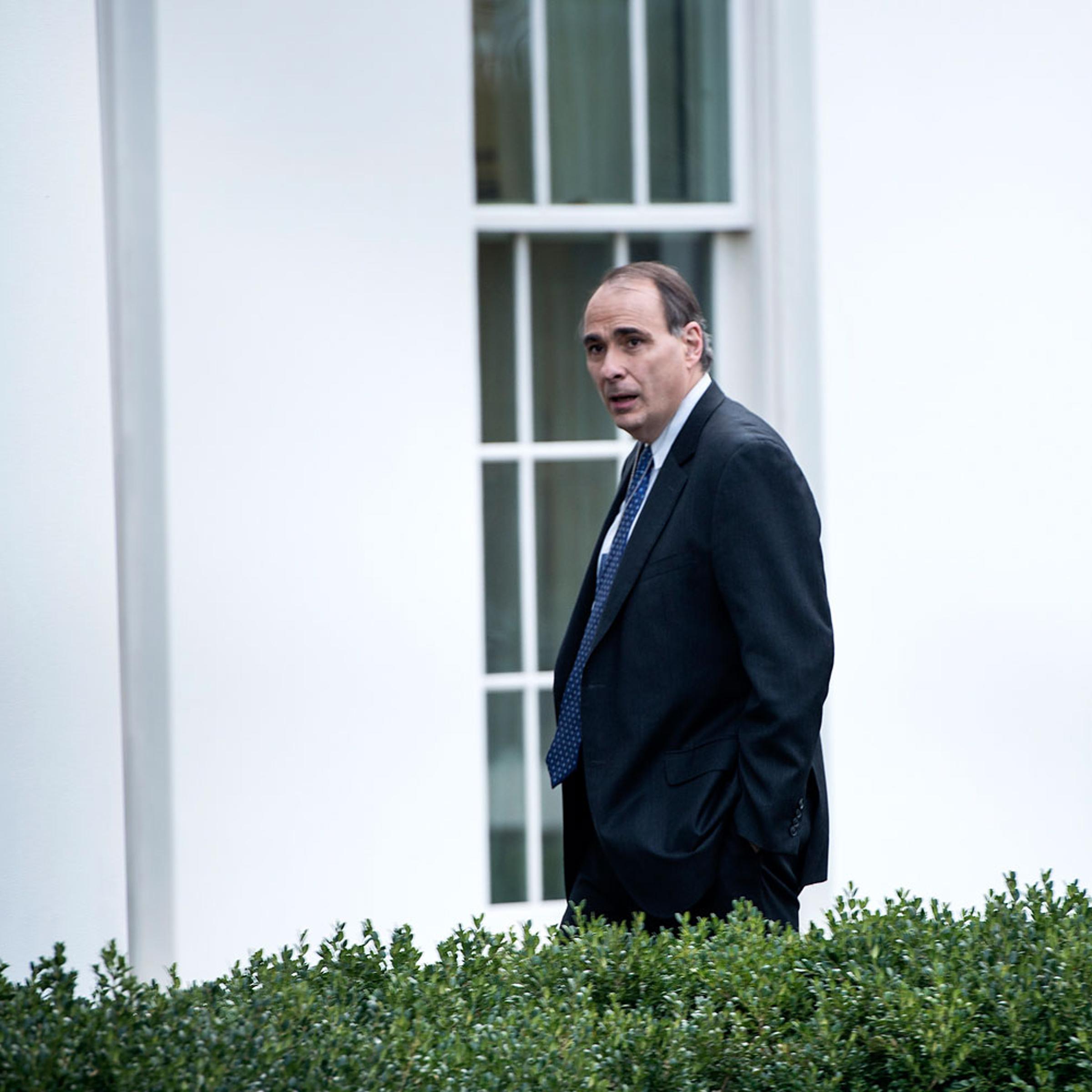 Former White House advisor David Axelrod walks into the West Wing of the White House on Nov. 15, 2013 in Washington.