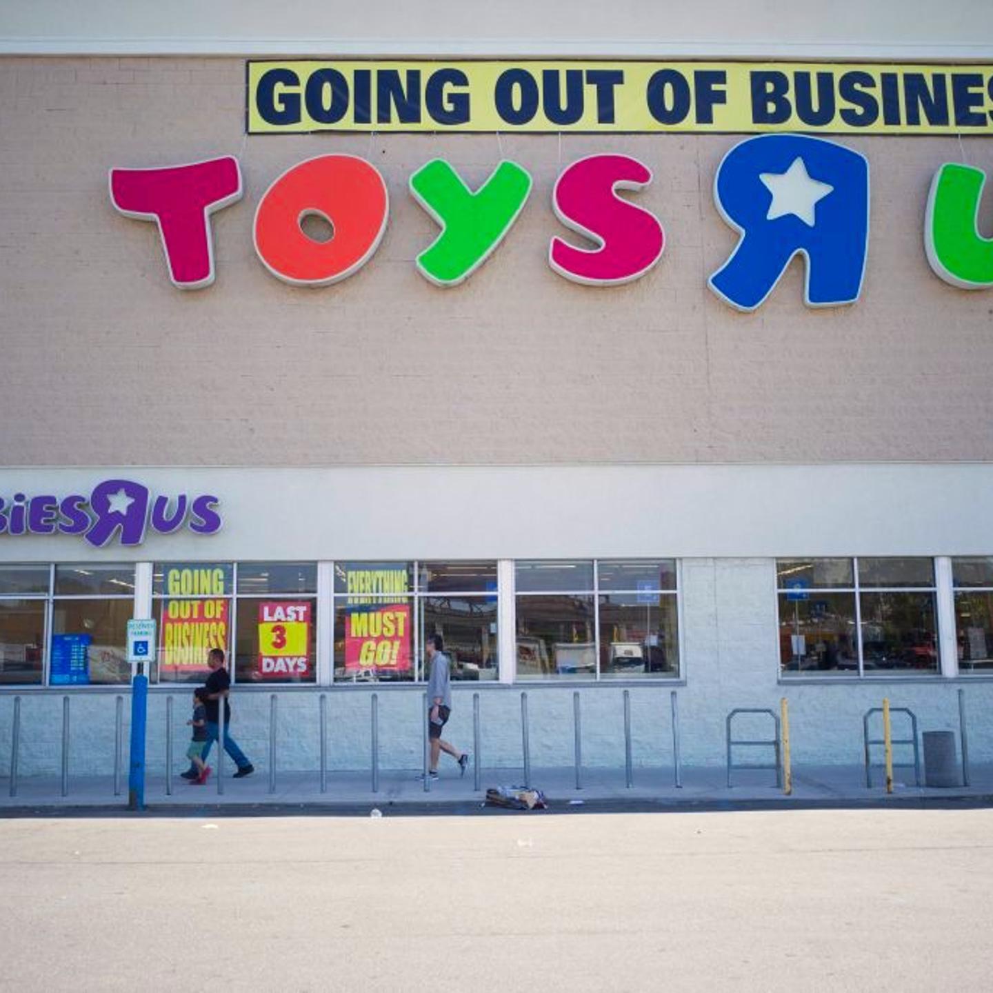 Toys 'R' Us Reopening Stores