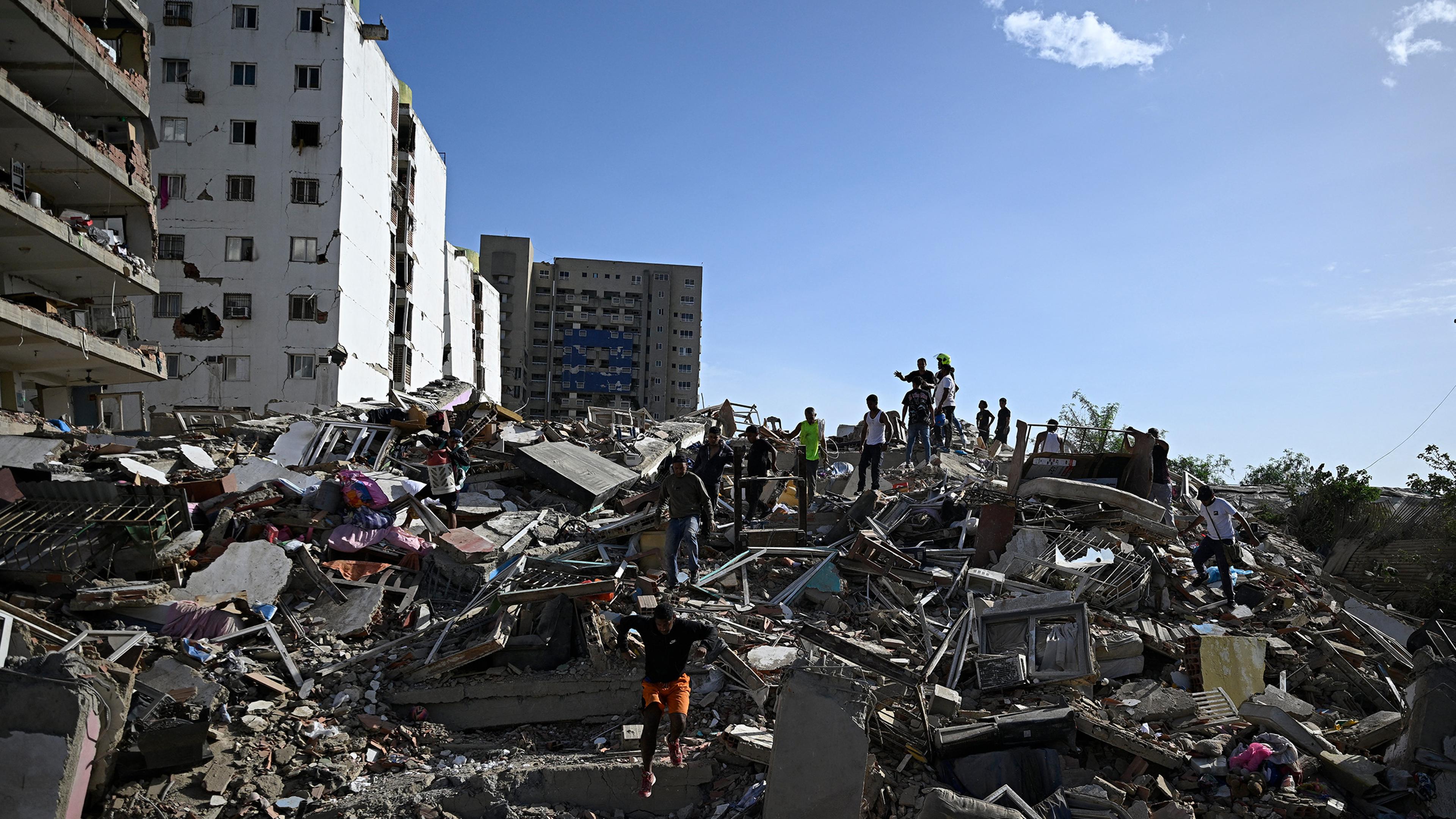Photos Show the Destruction in Venezuela From Twin Earthquakes Photos Show the Destruction in Venezuela From Twin Earthquakes