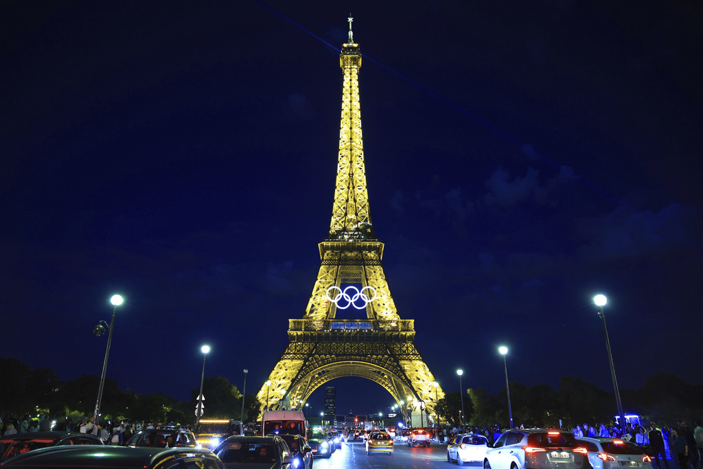 Paris Olympic Games / Olympic rings mounted on Eiffel Tower