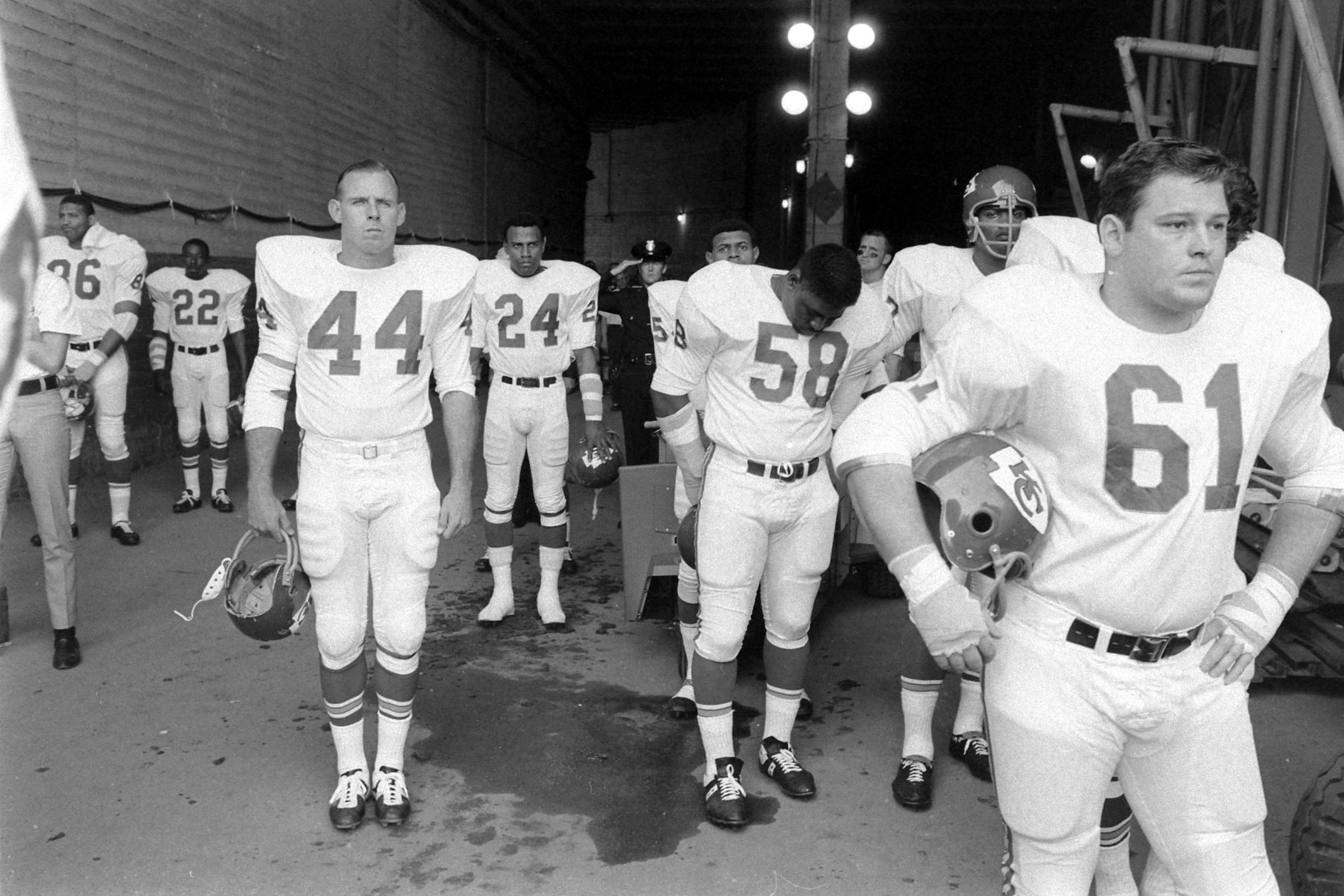 chiefs quarterback smoking cigarette The Story of Len Dawson a at Super Bowl I KC Yesterday nfl qb smoking cigarette Smokin'