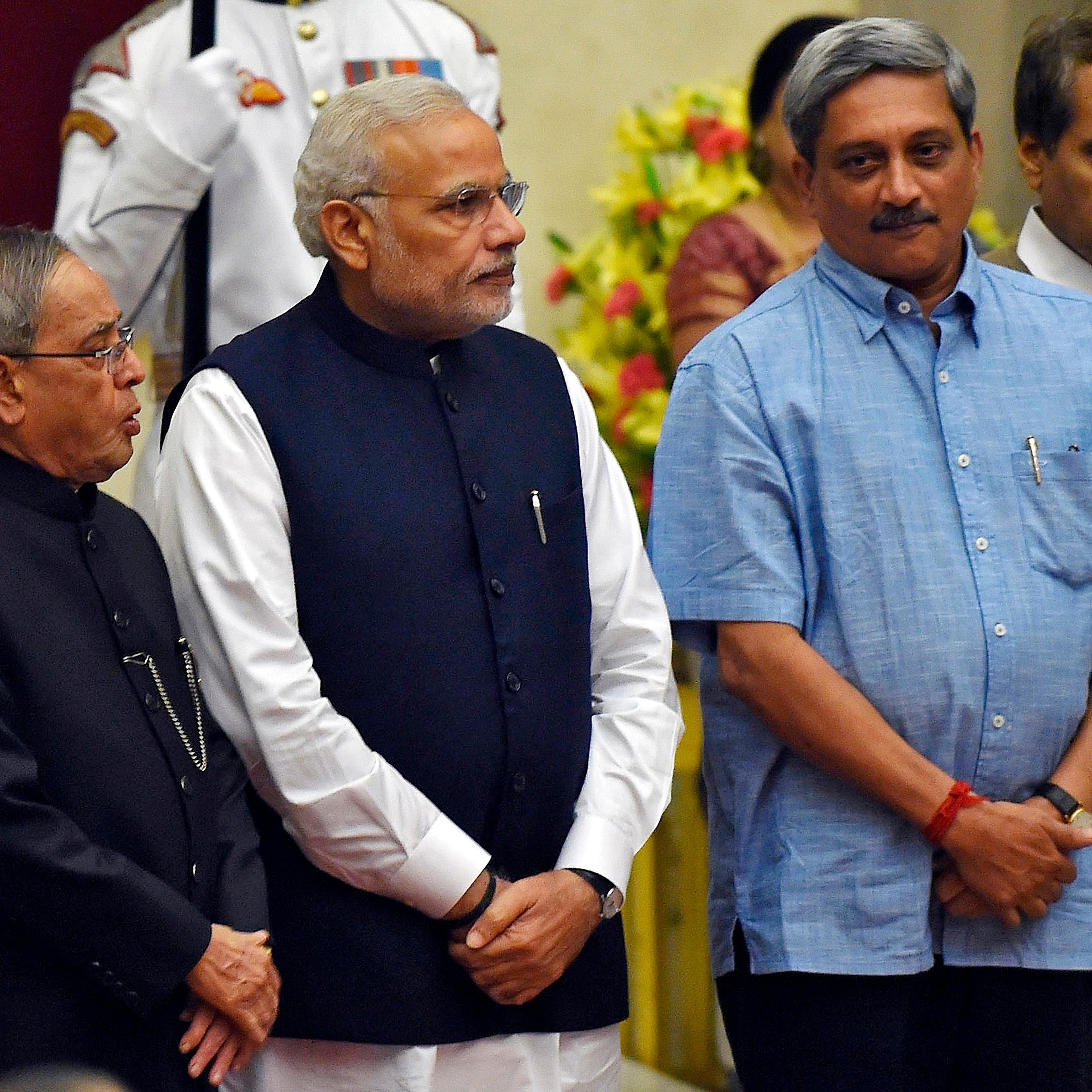 India's President Mukherjee, PM Modi, new cabinet ministers Manohar Parrikar and Suresh Prabhu pose after a swearing-in ceremony in New Delhi