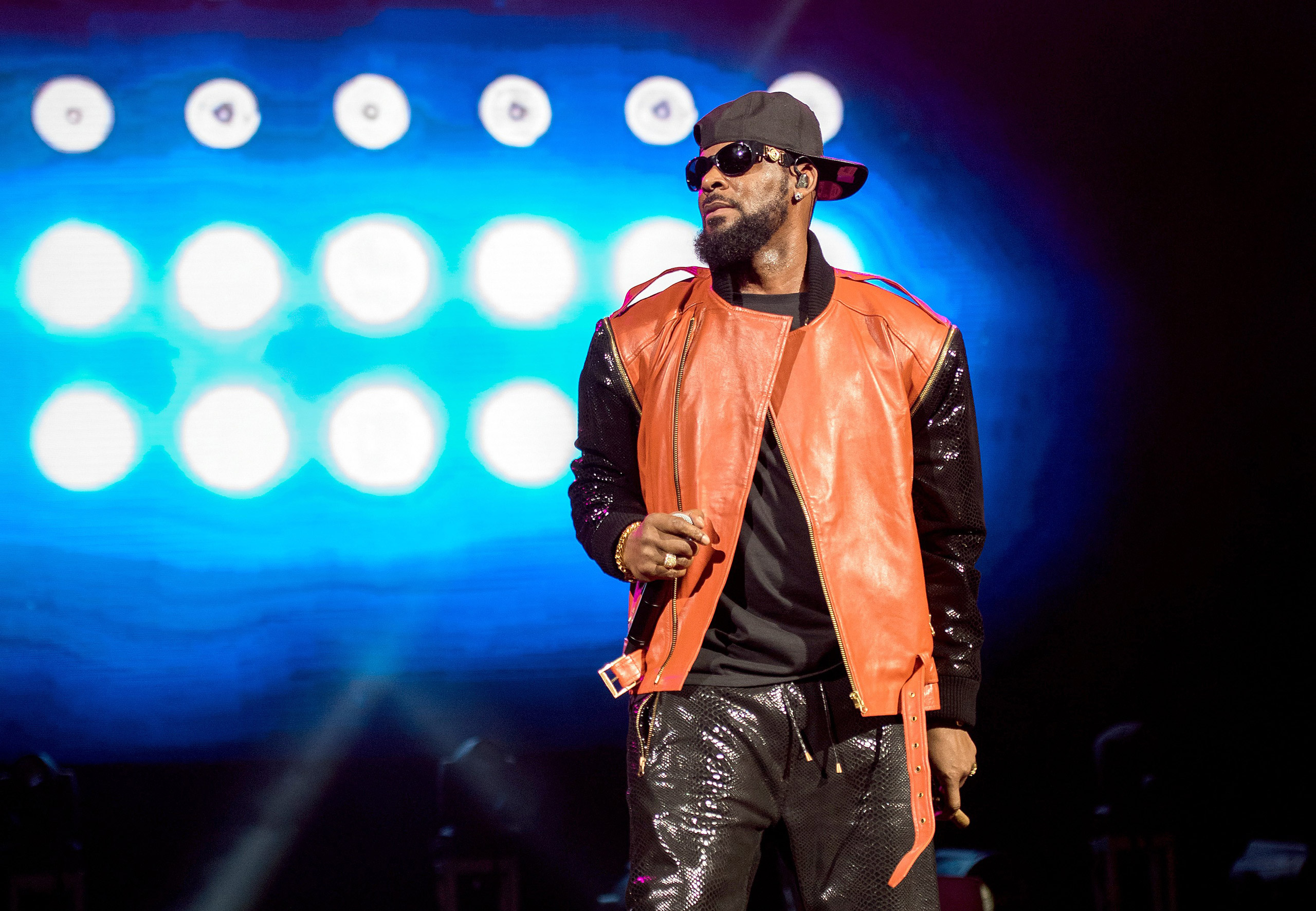 NEW YORK, NY - SEPTEMBER 25: R. Kelly performs in concert at Barclays Center on September 25, 2015 in the Brooklyn borough of New York City. (Photo by Mike Pont/Getty Images)