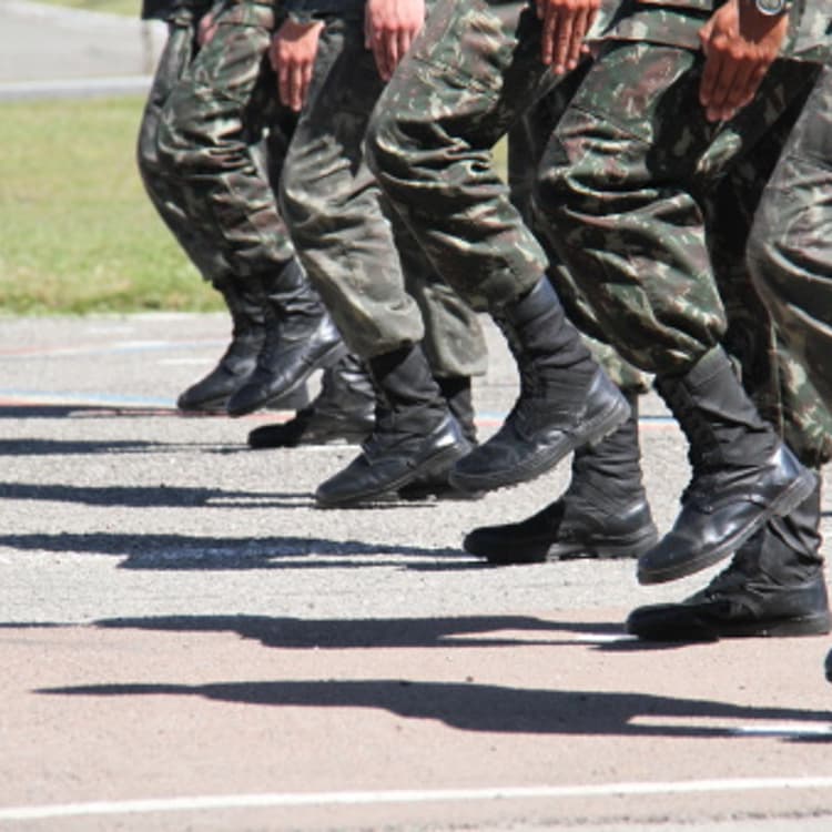 soldiers-walking