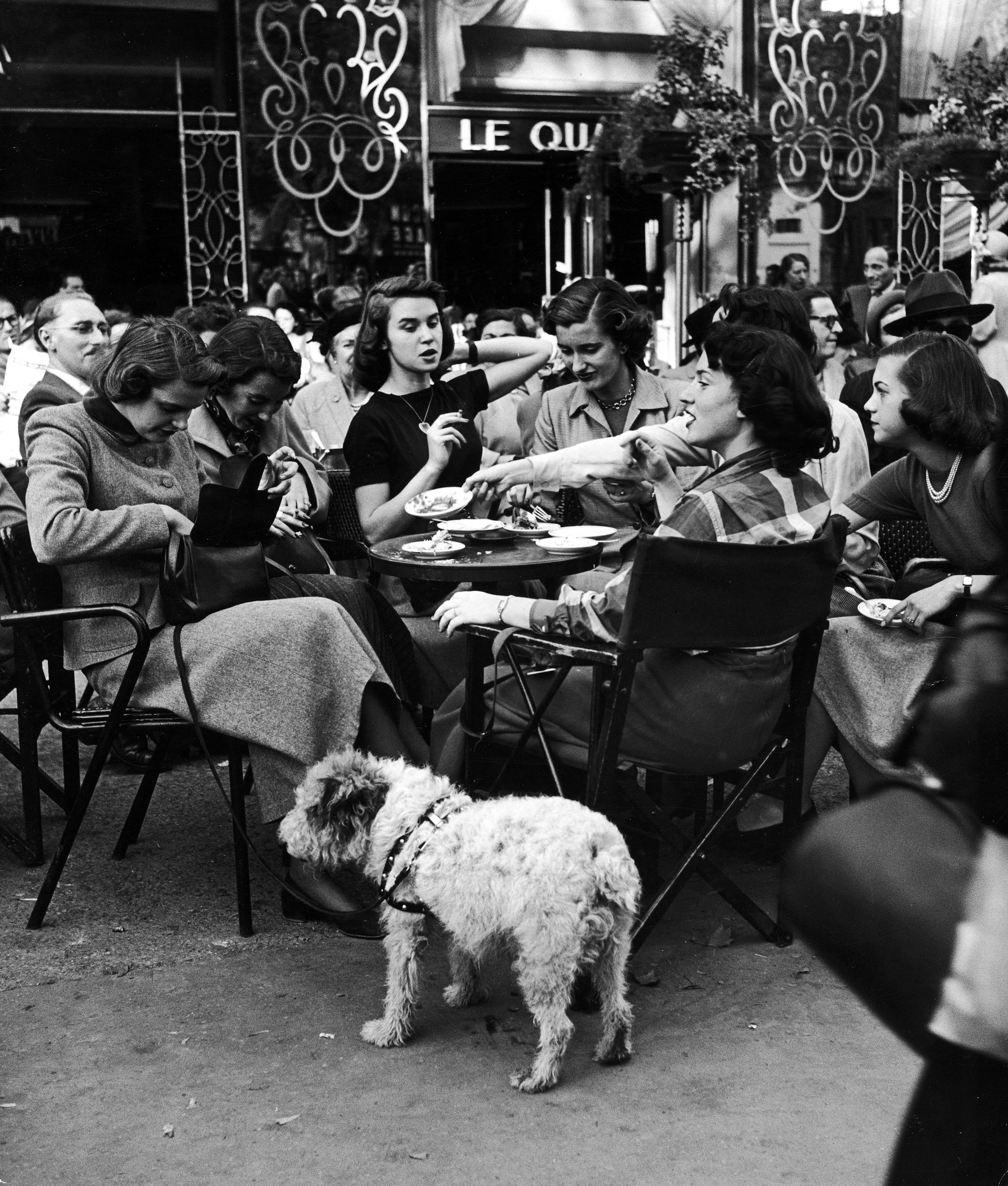 American teens in Paris 1952