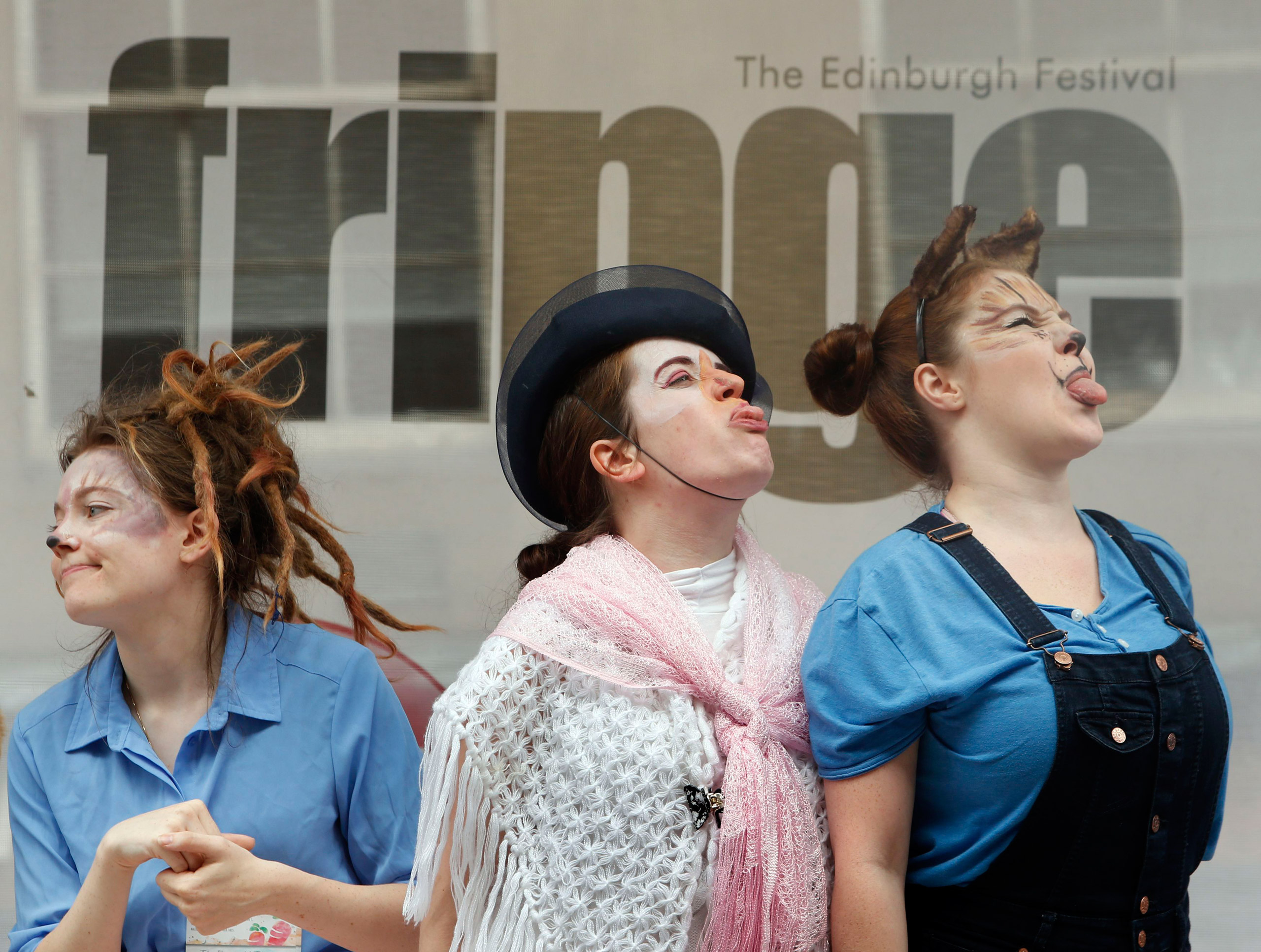 Edinburgh Fringe Festival 2015. Performers from The Emerald Theatre promote their Edinburgh Festival Fringe show on the Royal Mile in Edinburgh. Picture date: Monday August 24, 2015. The Edinburgh Festival Fringe is the largest arts festival in the world