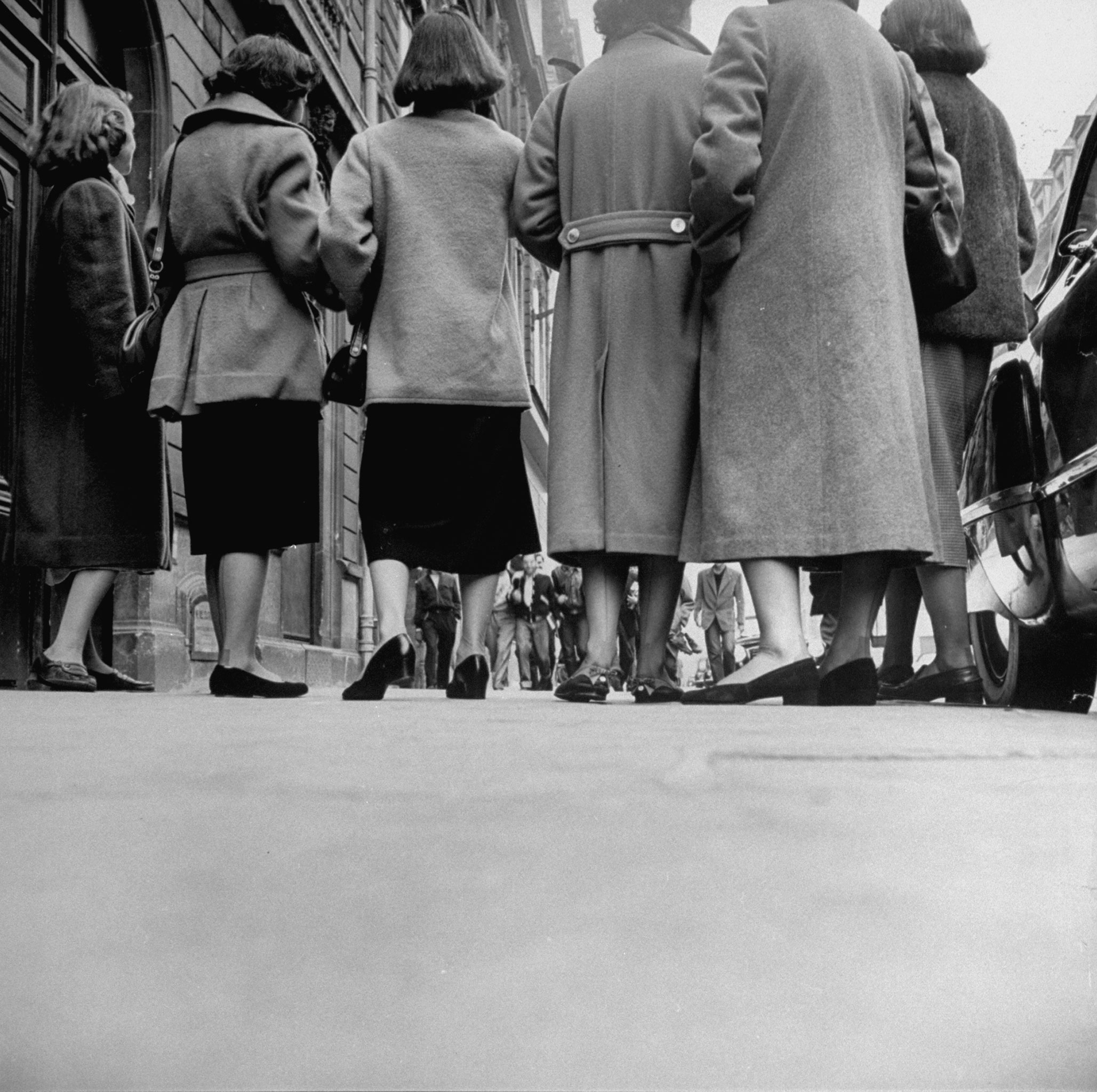 American teens in Paris 1952