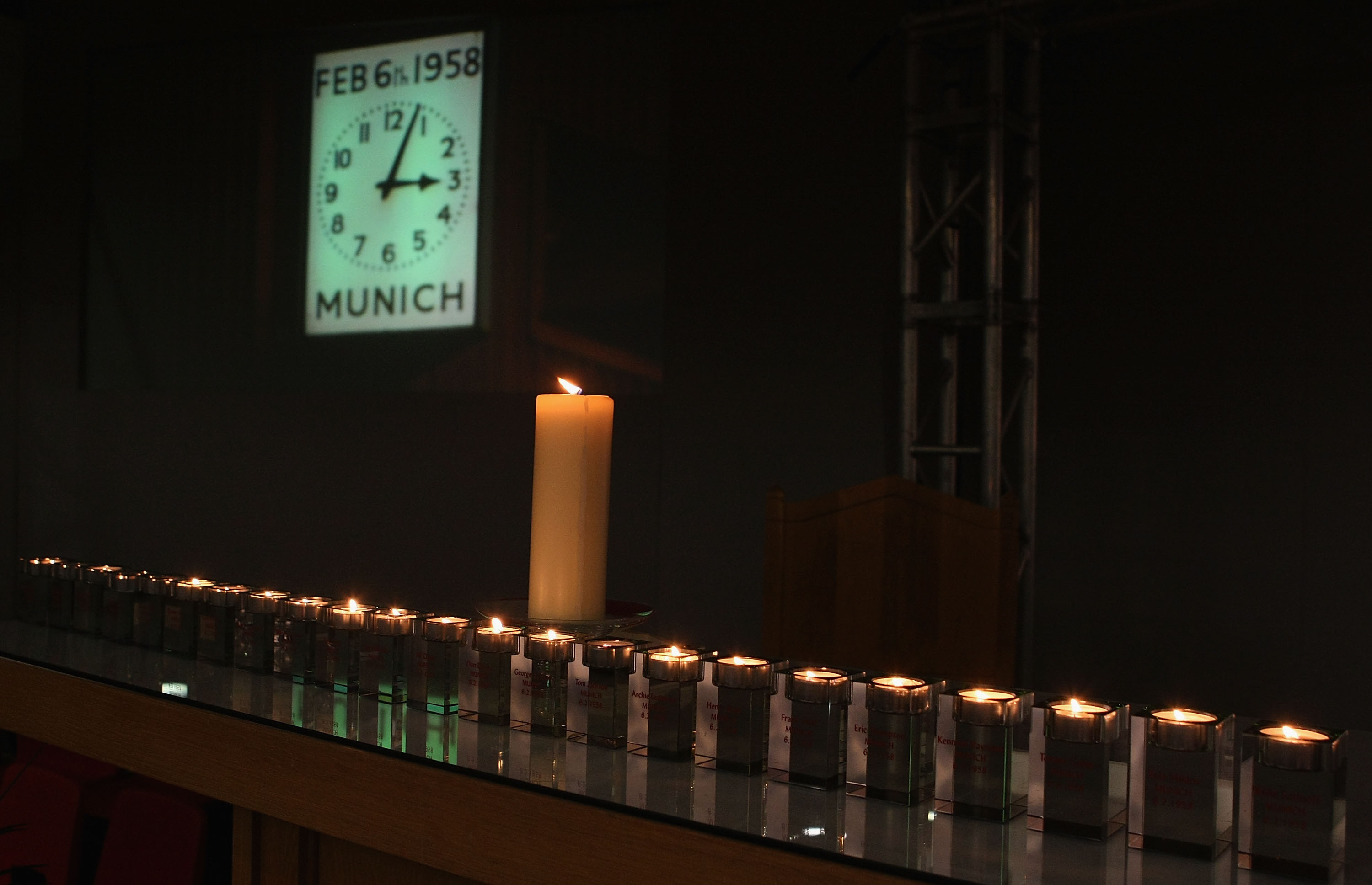 Manchester United mark 50th anniversary of Munich Air Disaster