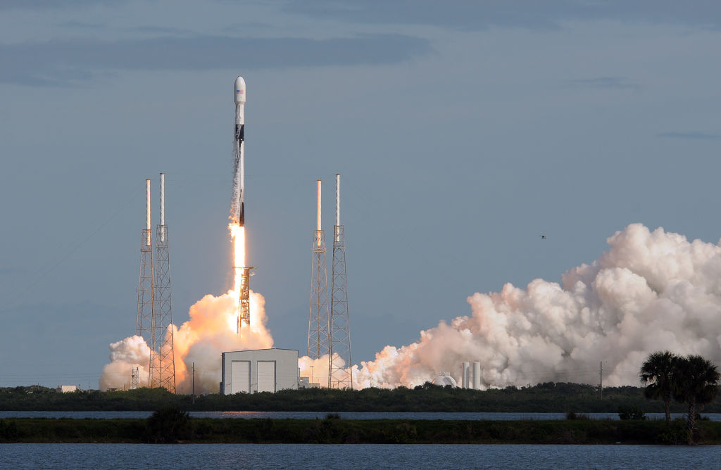 SpaceX launches Starlink satellites