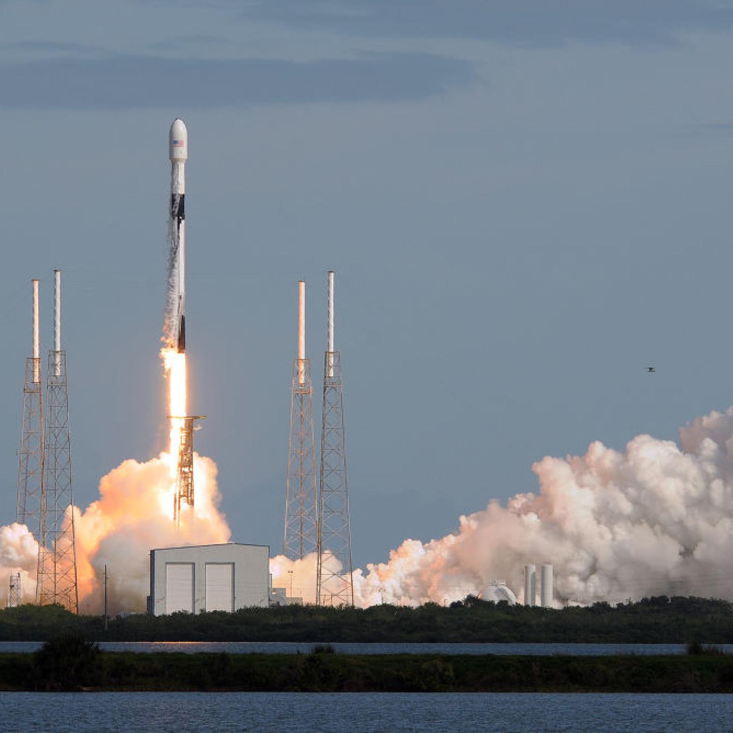 SpaceX launches Starlink satellites