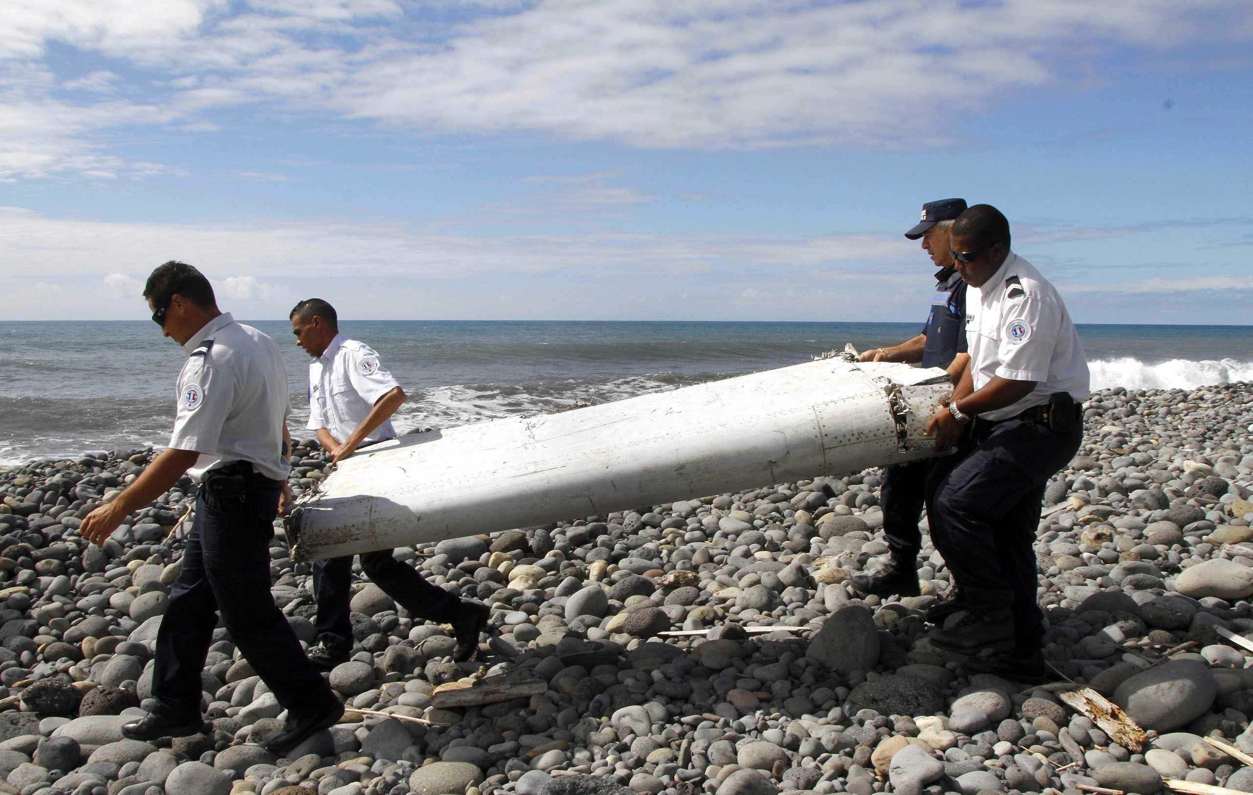 Suspected Malaysia airlines MH370 Debris Renunion