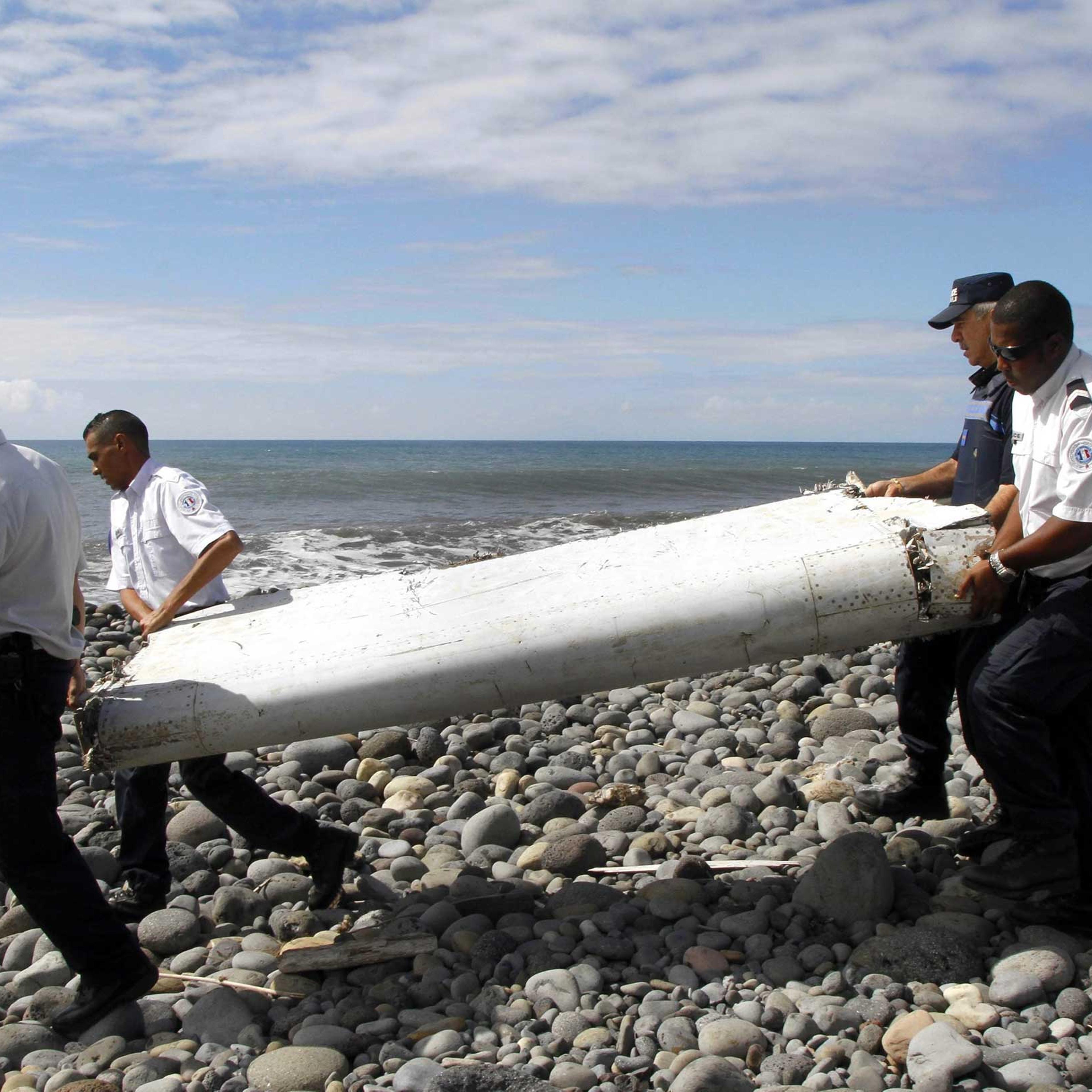 Suspected Malaysia airlines MH370 Debris Renunion