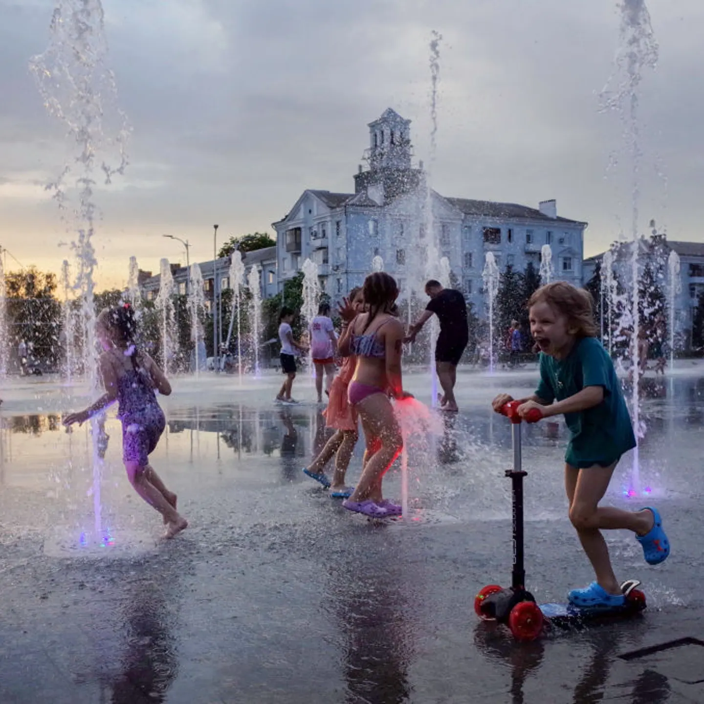 kids-playing-hot-day-ukraine