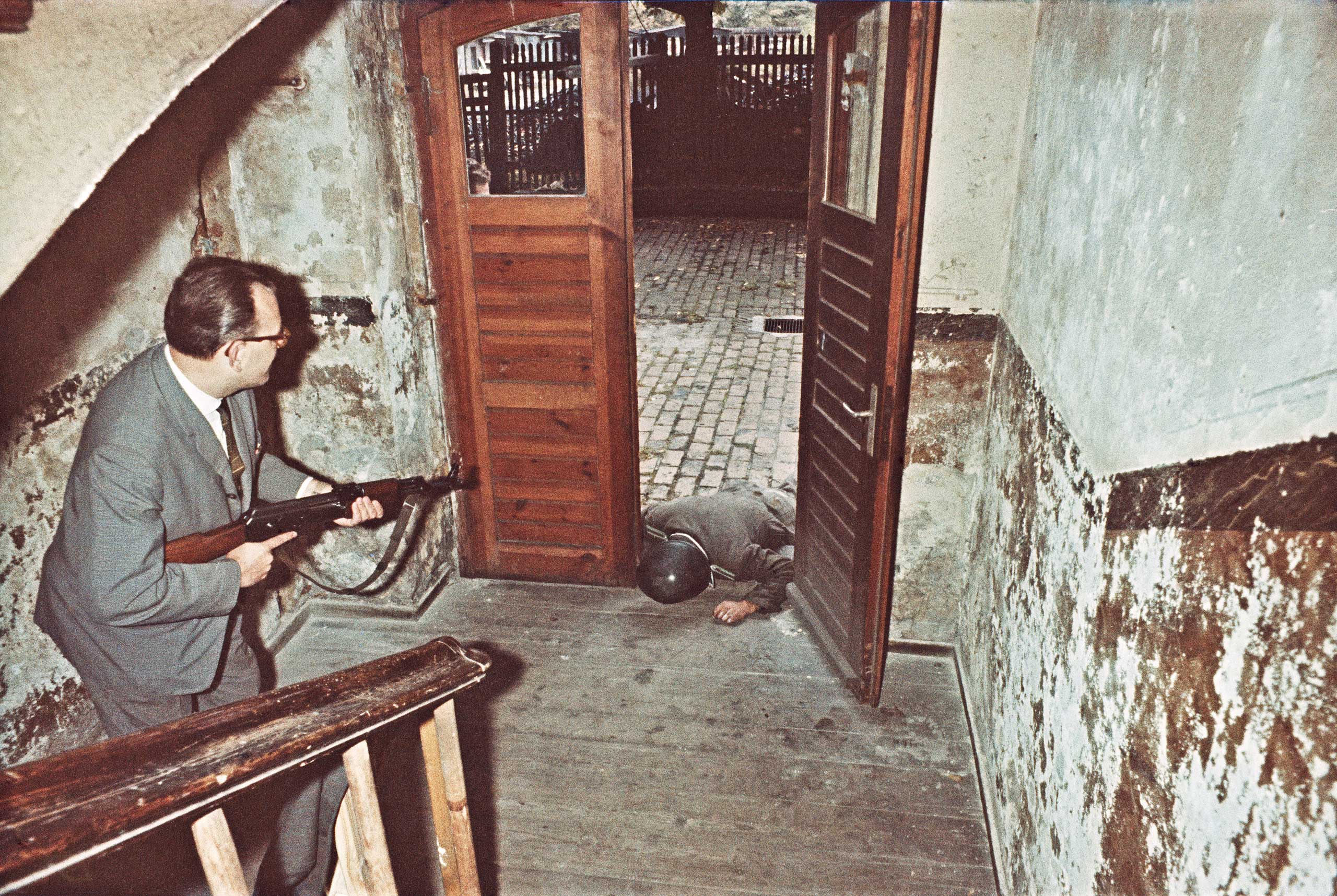 Arwed Messmer, using a color negative, call number BStU MfS AU 8795/65 Bd. 4 Film 96 Negativ 74/75.Reenactment by members of the East German Stasi of events during the elimination of tunnel 57 in the night of October 4/5, 1964, in the courtyard at Streli