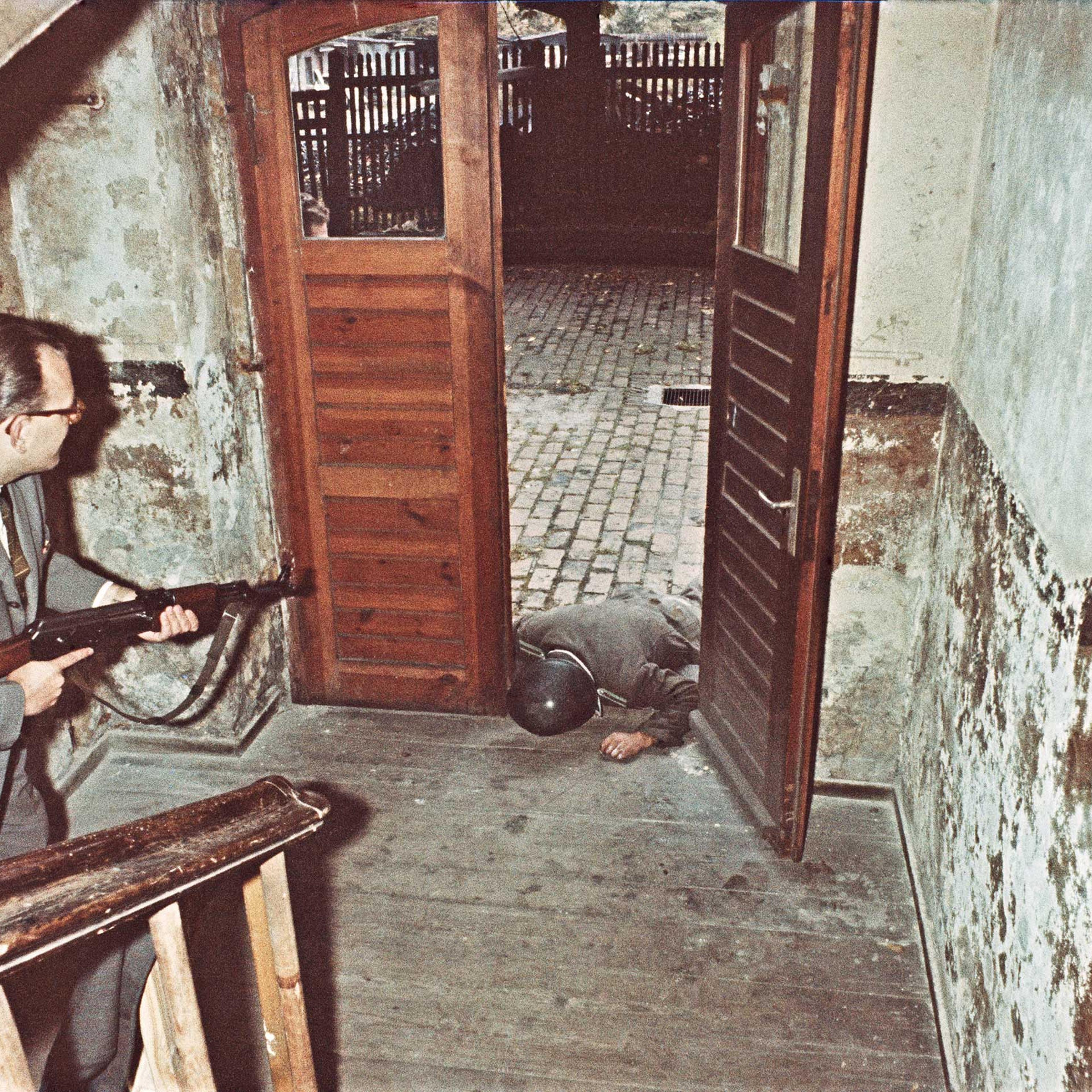 Arwed Messmer, using a color negative, call number BStU MfS AU 8795/65 Bd. 4 Film 96 Negativ 74/75.Reenactment by members of the East German Stasi of events during the elimination of tunnel 57 in the night of October 4/5, 1964, in the courtyard at Streli