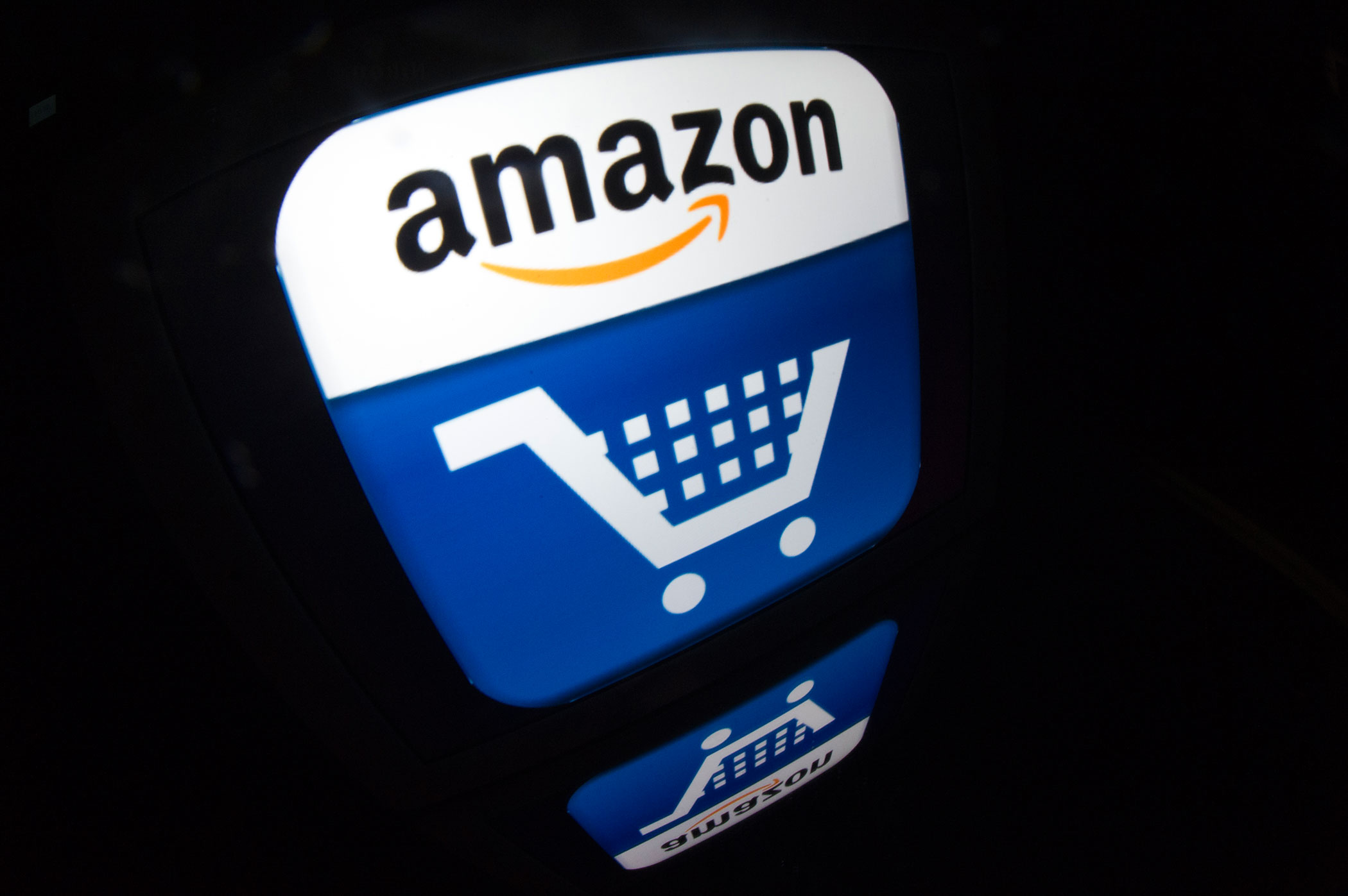 FRANCE-COMPANY-AMAZON-COMMERCE-TAXATION-BOOKS-BUSINESS