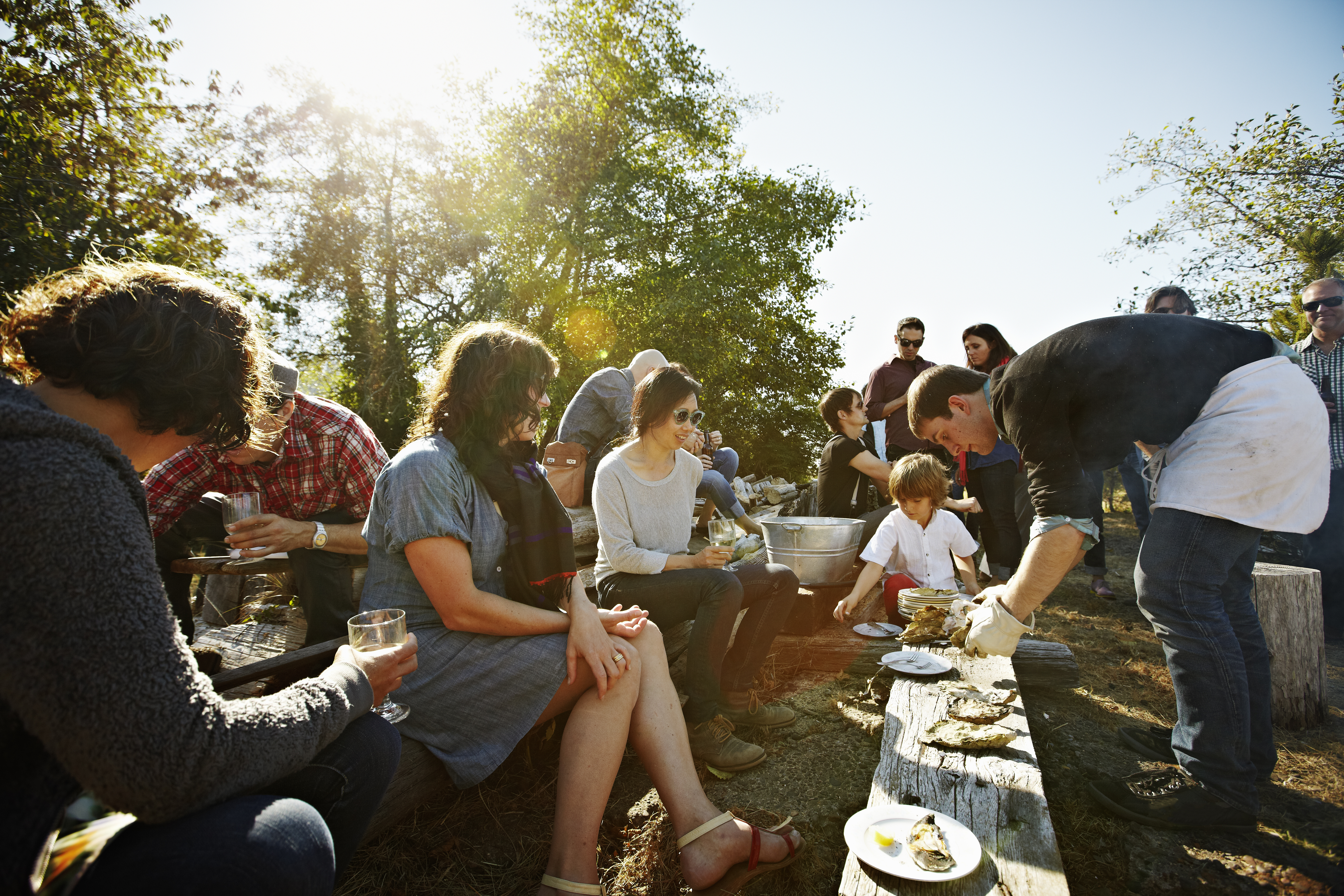 friends-families-outdoor-eating