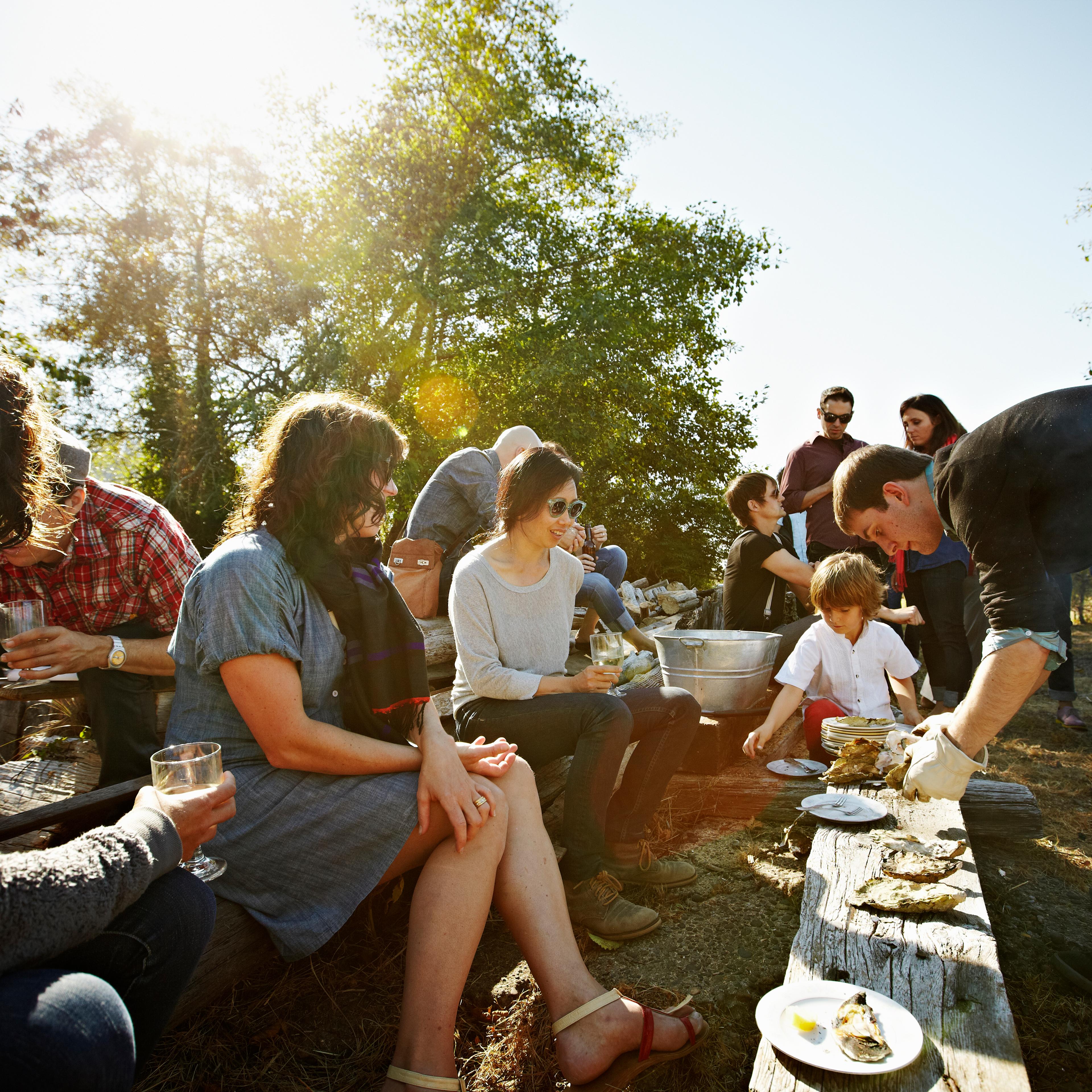 friends-families-outdoor-eating
