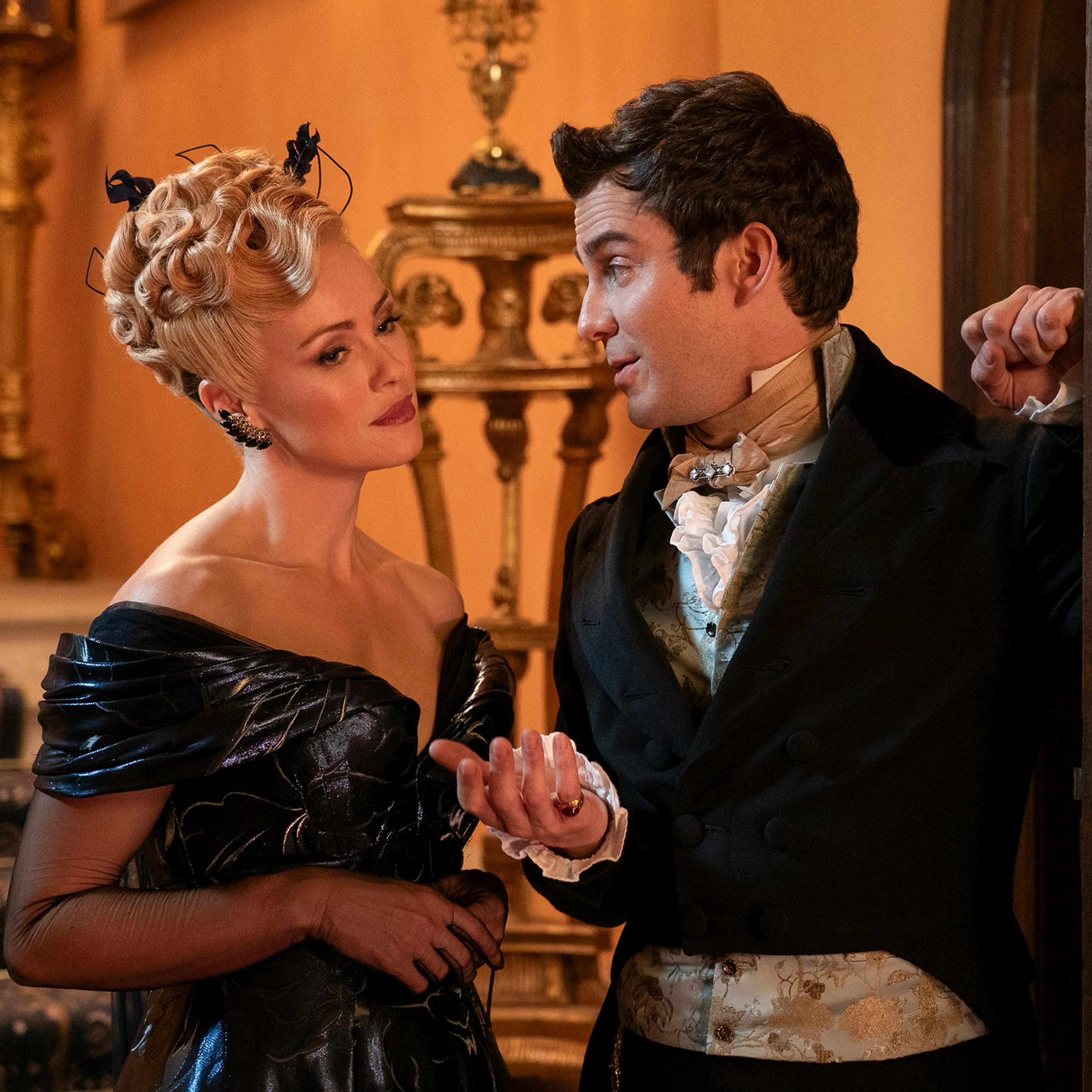 Hannah New as Lady Tilley Arnold and Luke Thompson as Benedict Bridgerton Bridgerton.