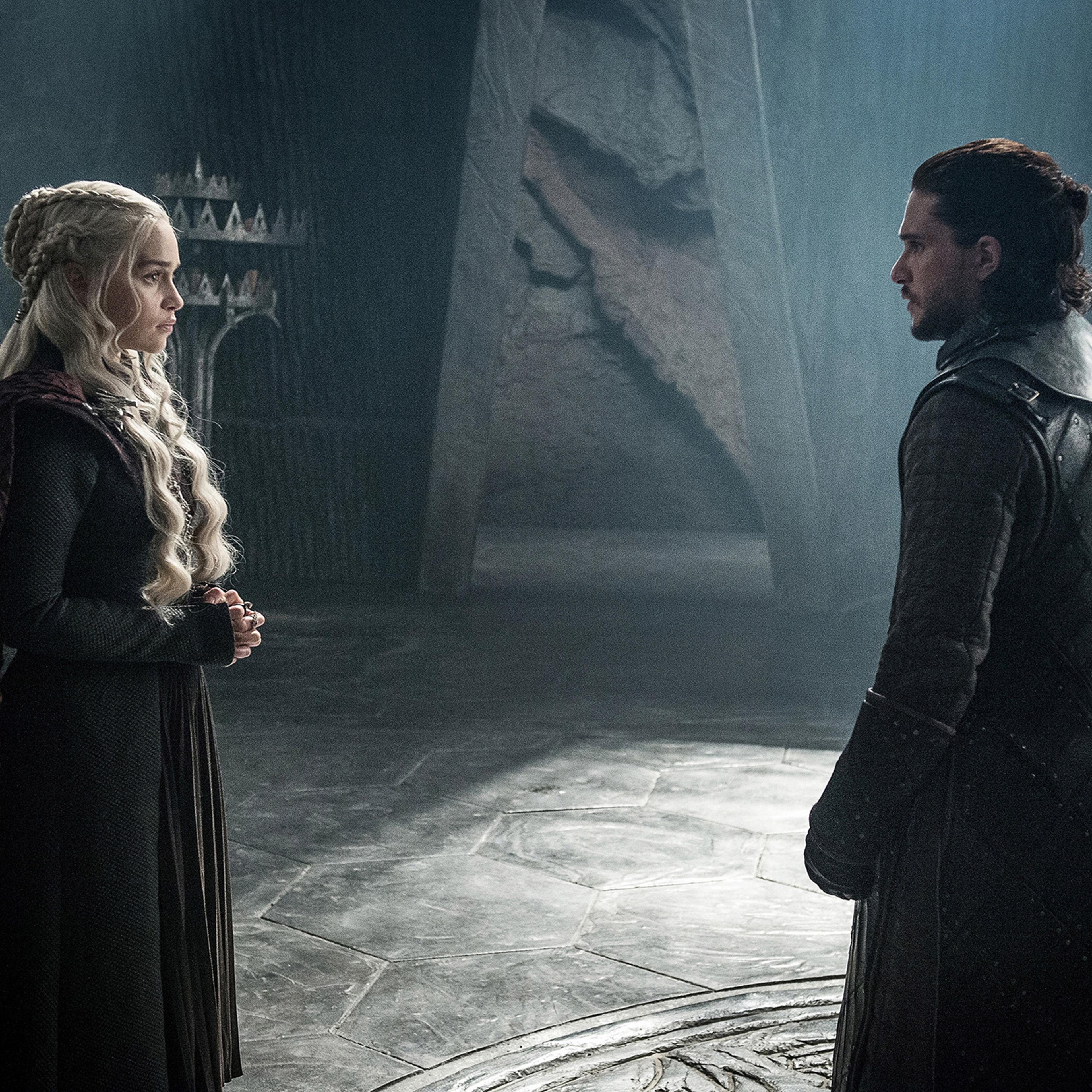 Emilia Clarke and Kit Harington in Game of Thrones