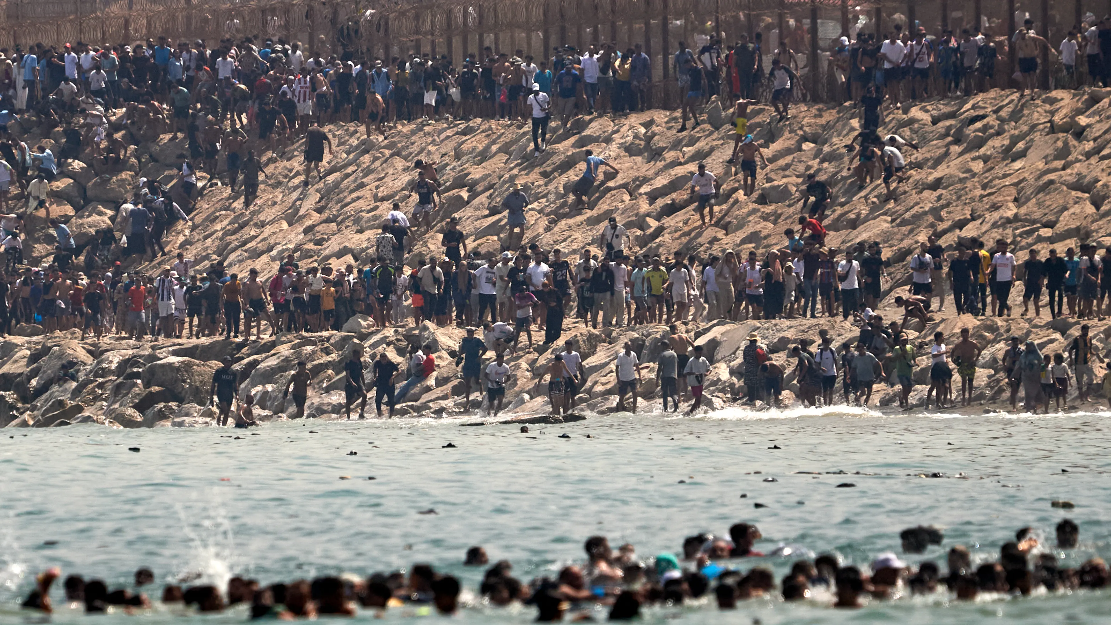 Eindrucksvolle Fotos zeigen einen Anstieg marokkanischer Migranten ...