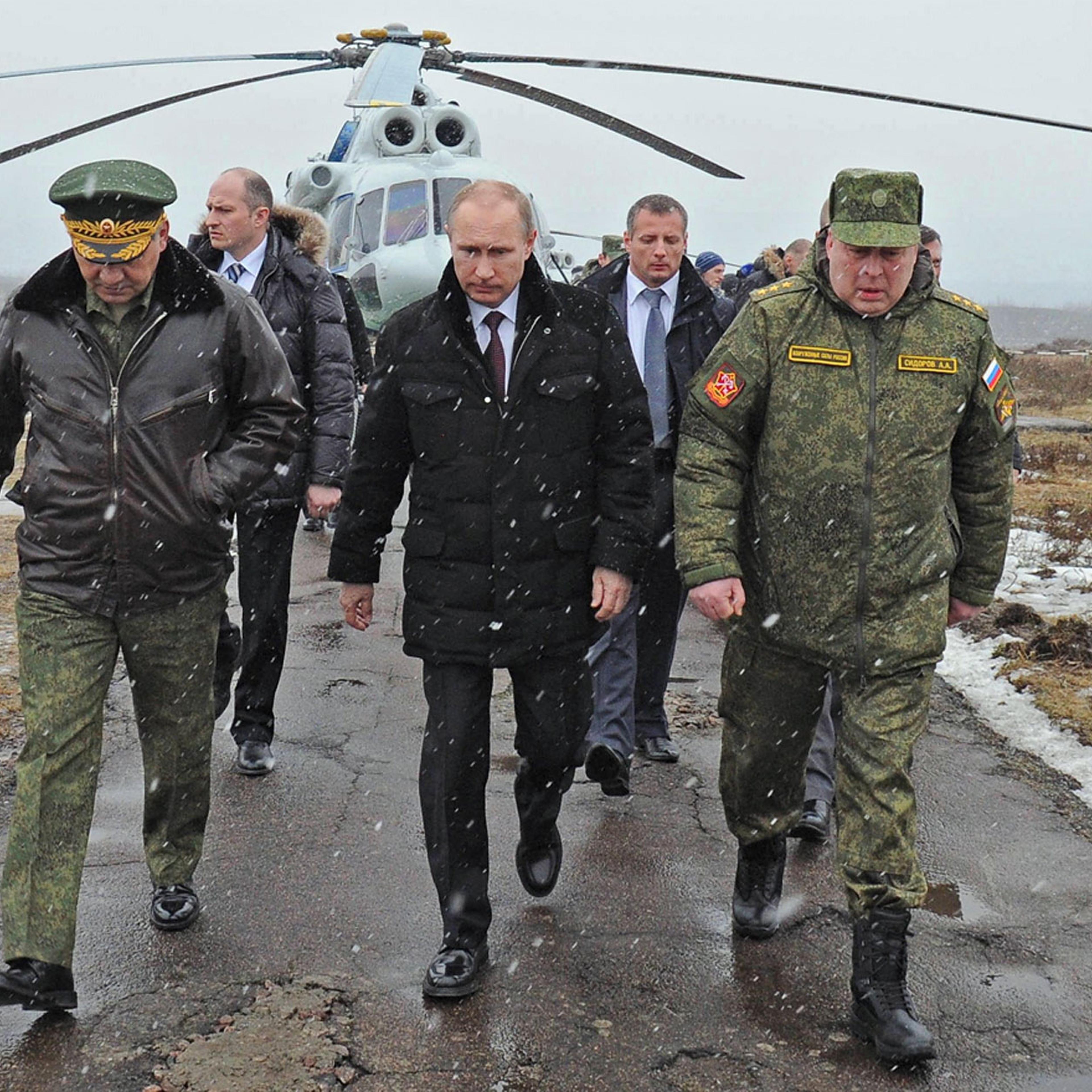 Putin arrrives in Leningrad