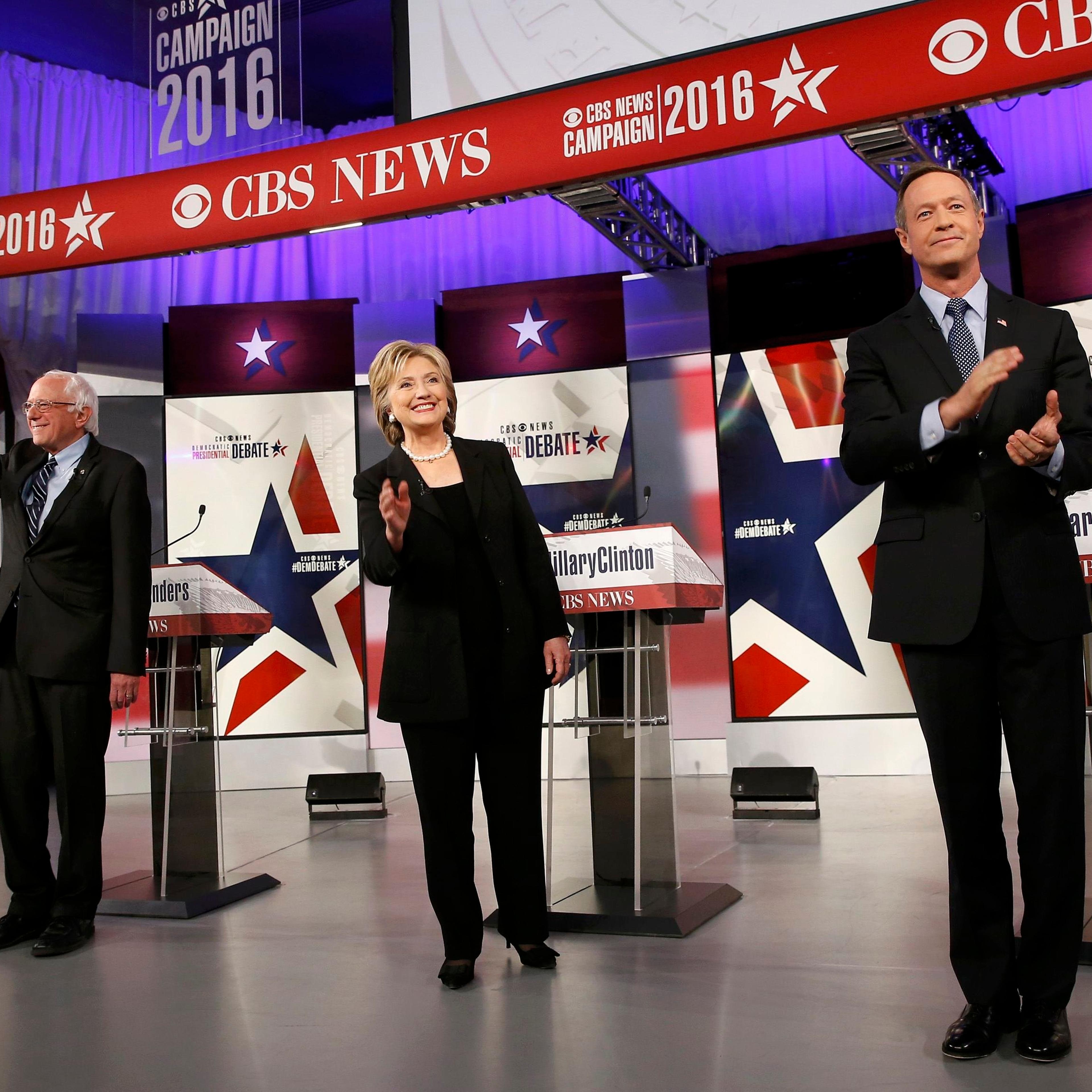 Democratic U.S. presidential candidates Sanders, Clinton and O'Malley pose on stage ahead of the second official 2016 U.S. Democratic presidential candidates debate in Des Moines