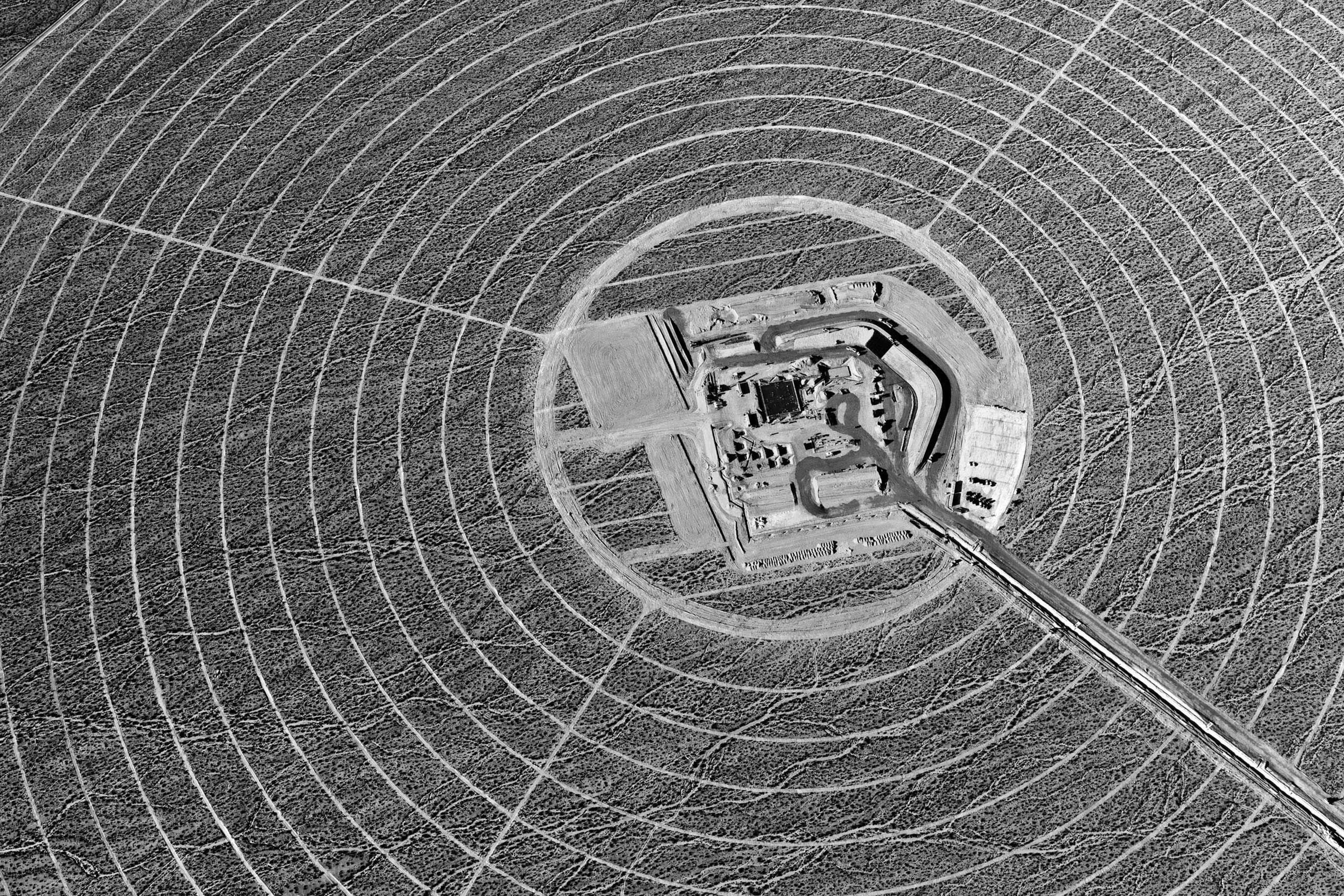 Construction of Ivanpah Solar Field One in the Mojave Desert, California. Jamey Stillings