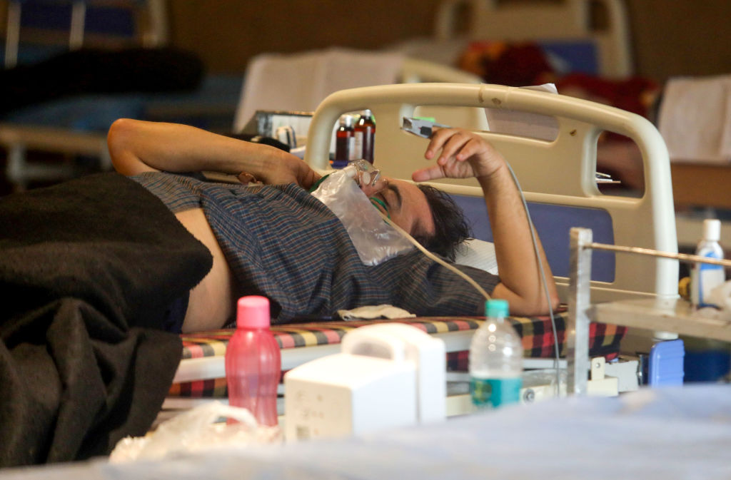 A Covid-19 patient wearing an oxygen mask inside a Covid-19