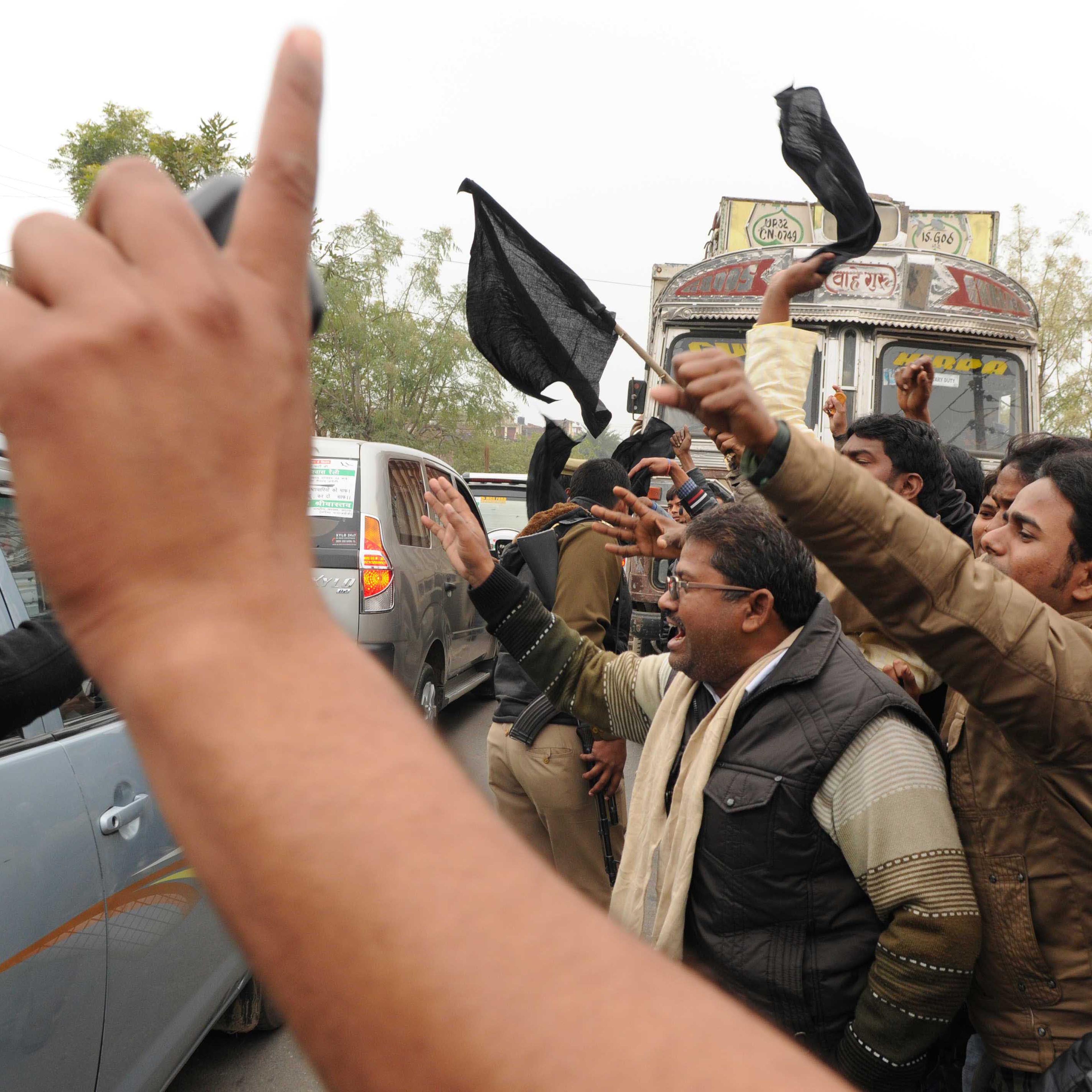 AAP Leader Kumar Vishwas Greeted With Black Flags In Amethi