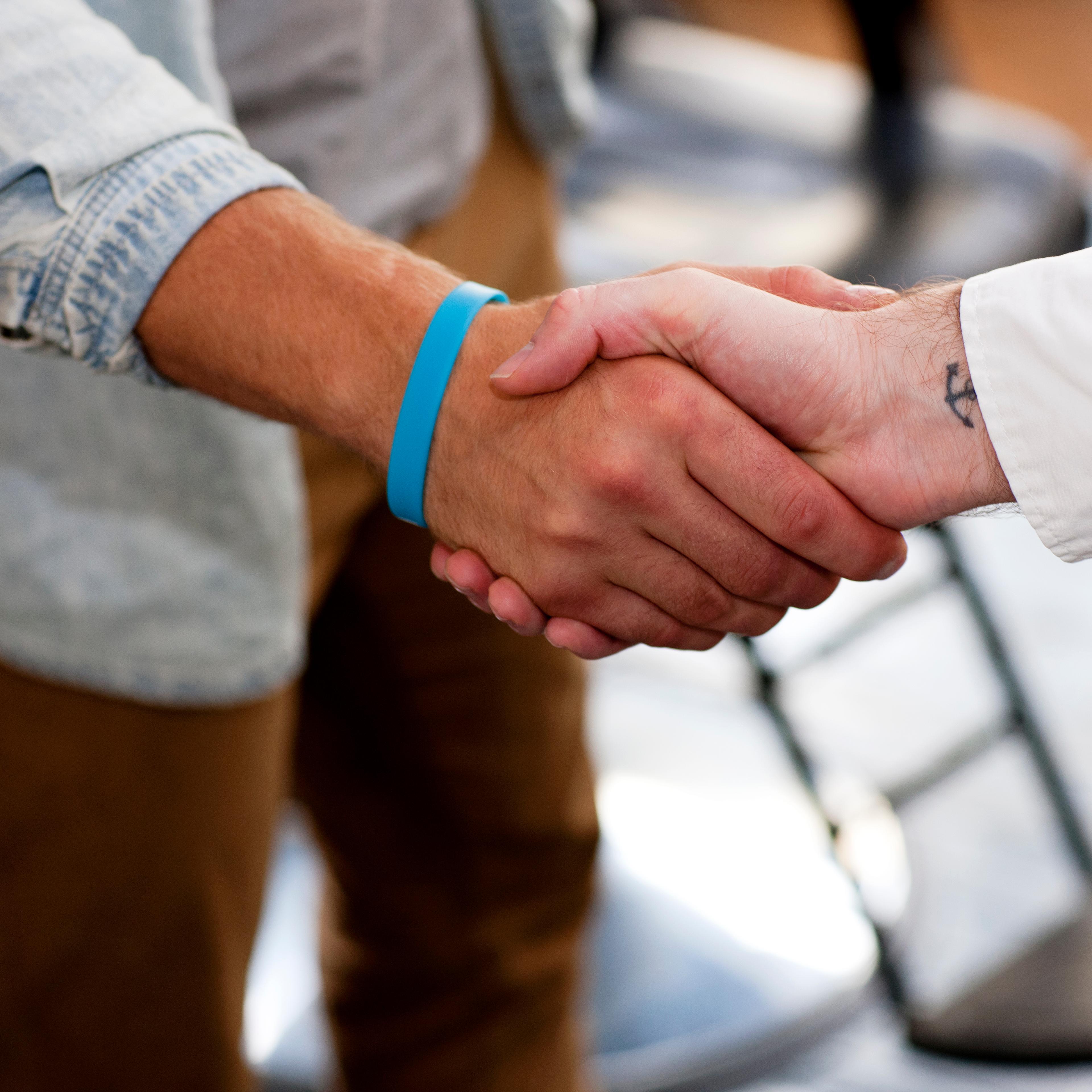 men-handshake-close-up