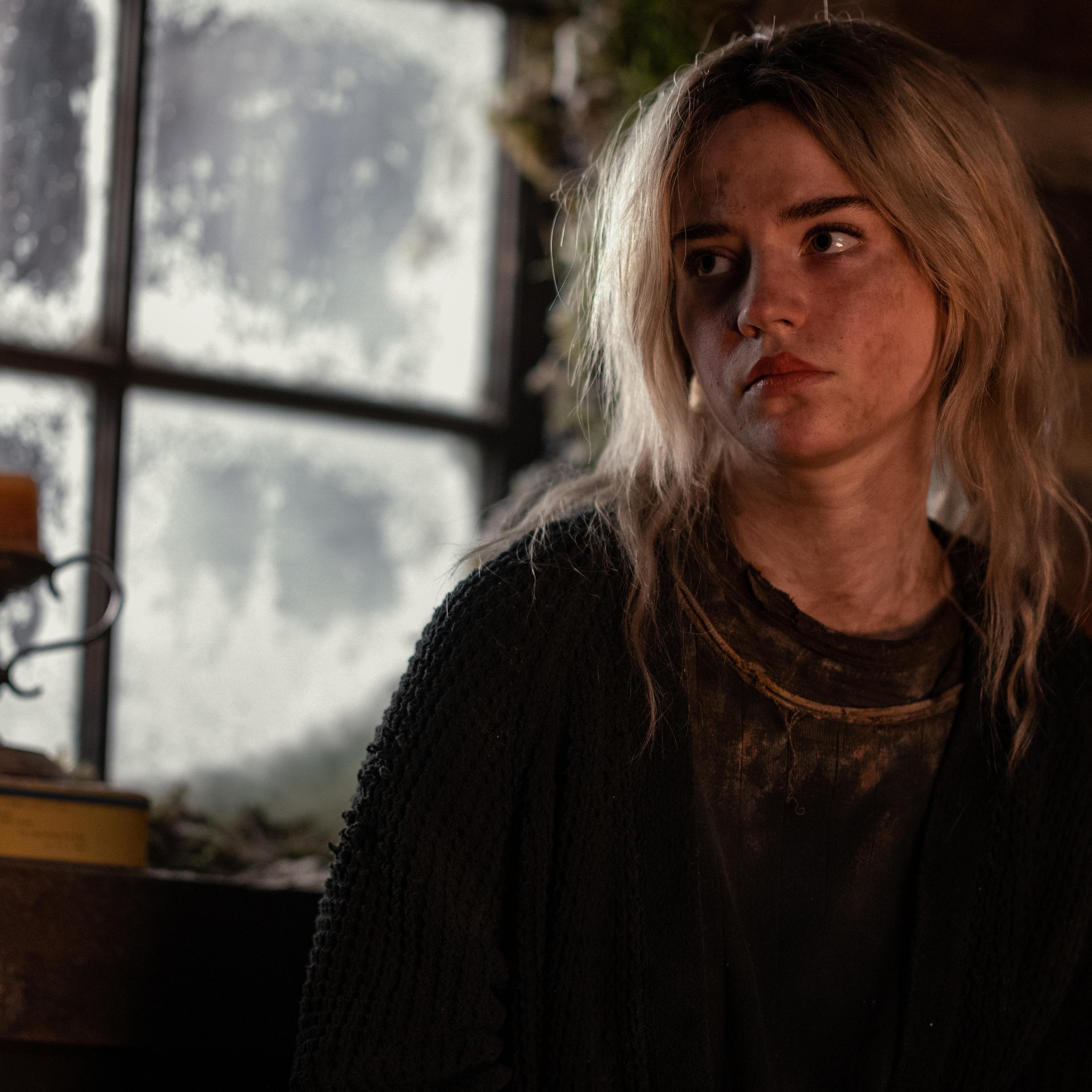 Sophie Thatcher as teen Natalie in 'Yellowjackets' season 2, episode 8