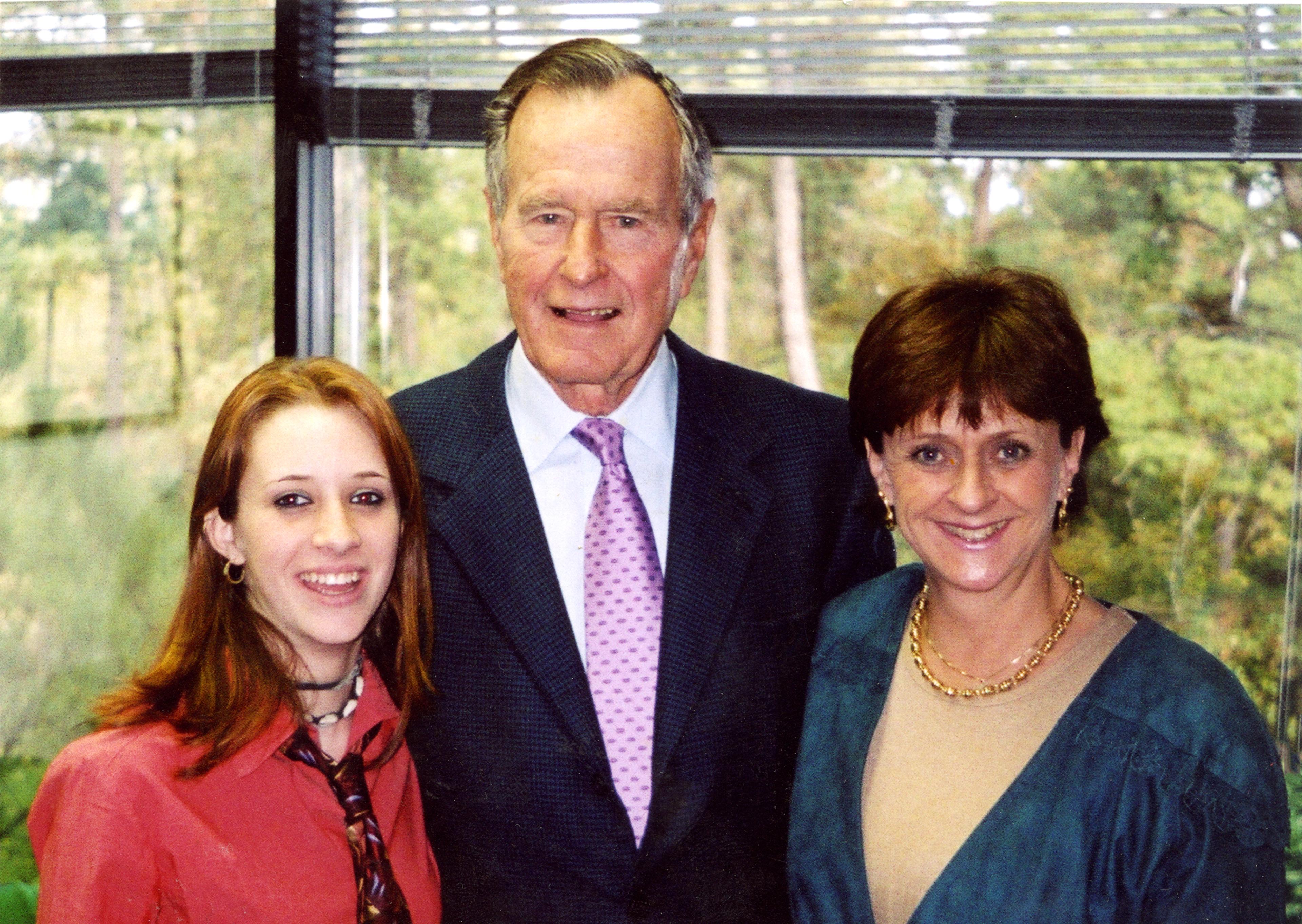 george-bush-senior-Roslyn-Corrigan
