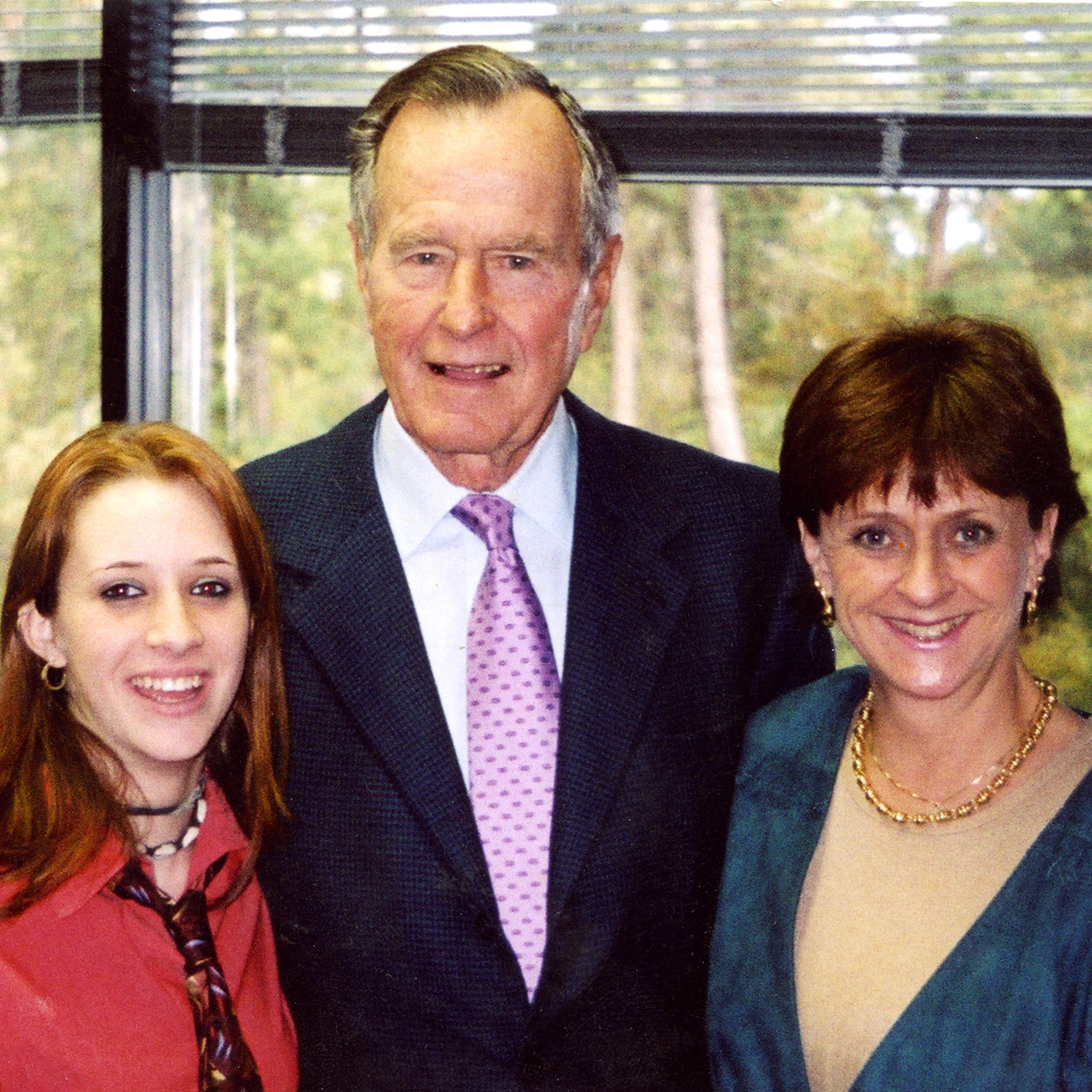 george-bush-senior-Roslyn-Corrigan