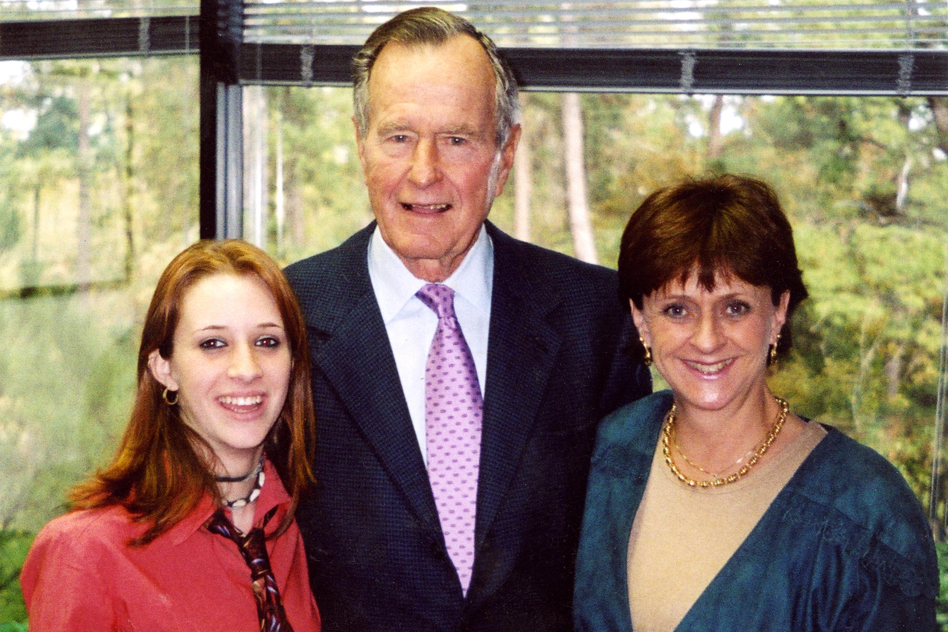 george-bush-senior-Roslyn-Corrigan