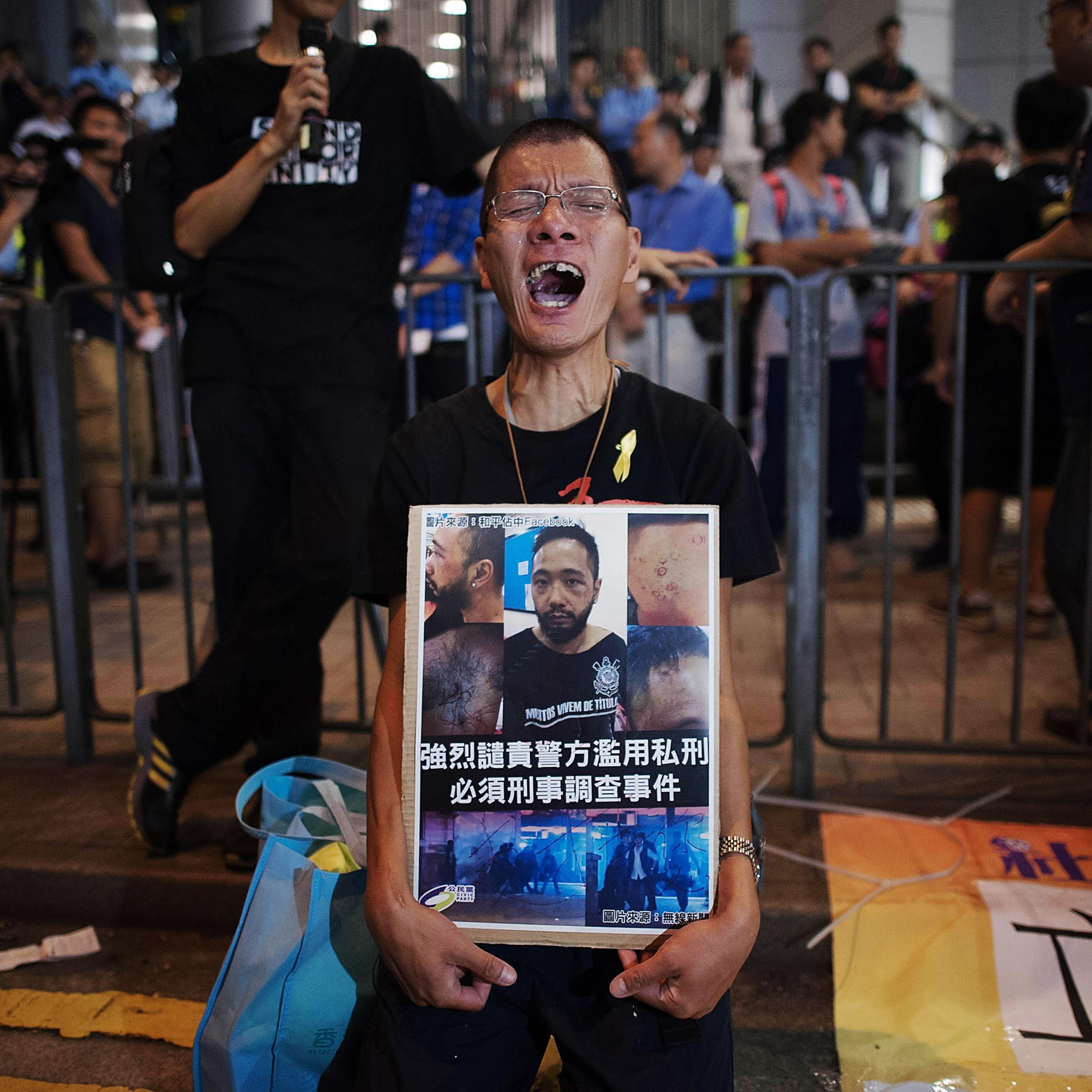 Police Move In To Clear Away Hong Kong Protest Sites