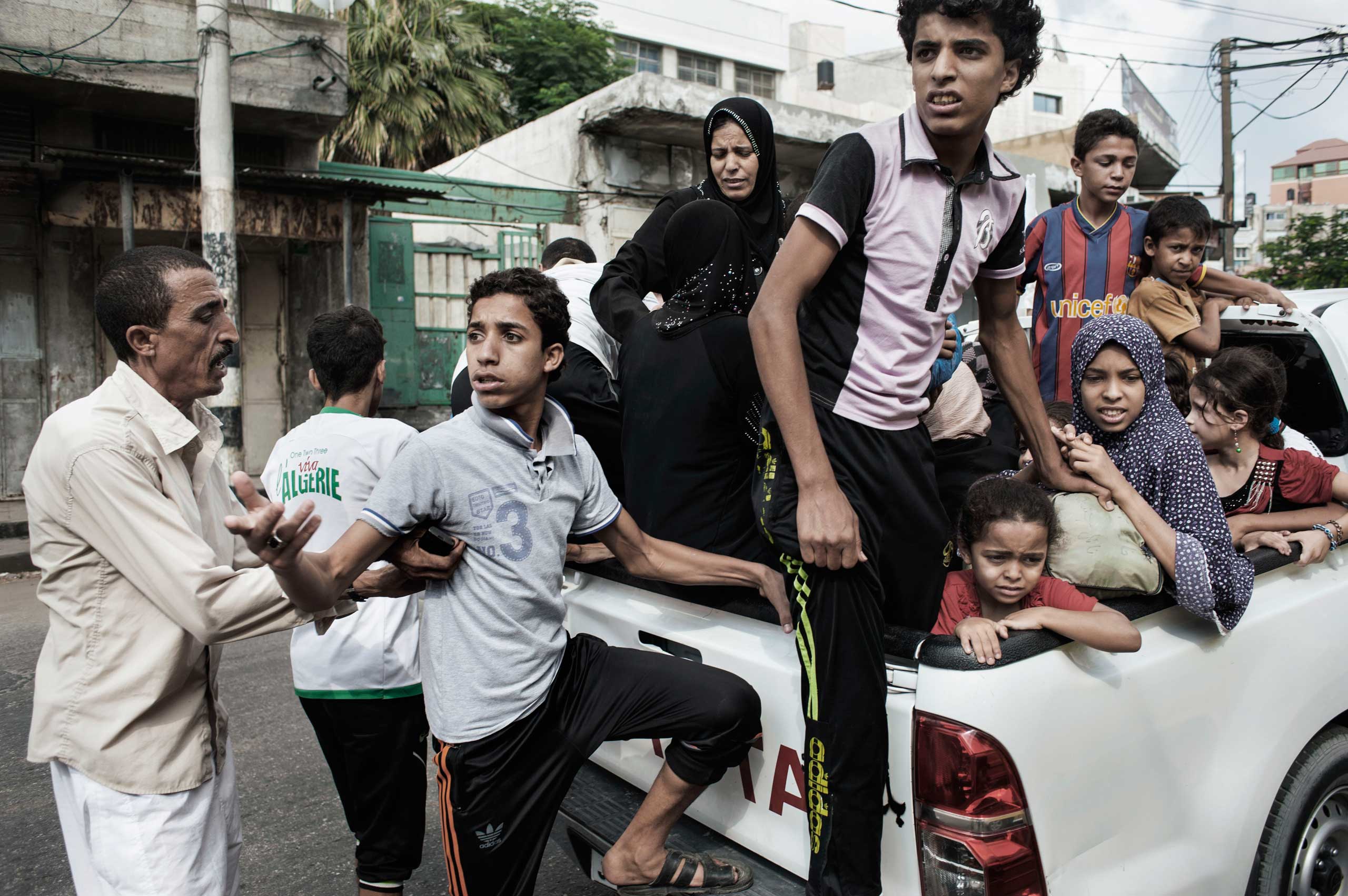Innocents in the Crossfire: Alessio Romenzi's Shocking Photographs From ...