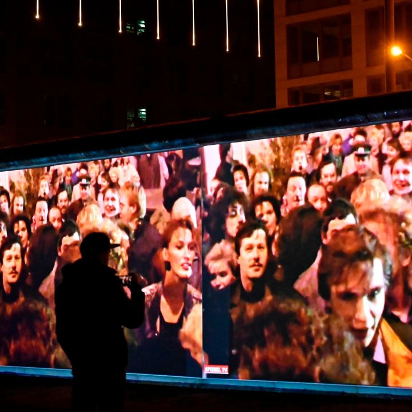GERMANY-HISTORY-WALL-30YEARS-REHEARSAL