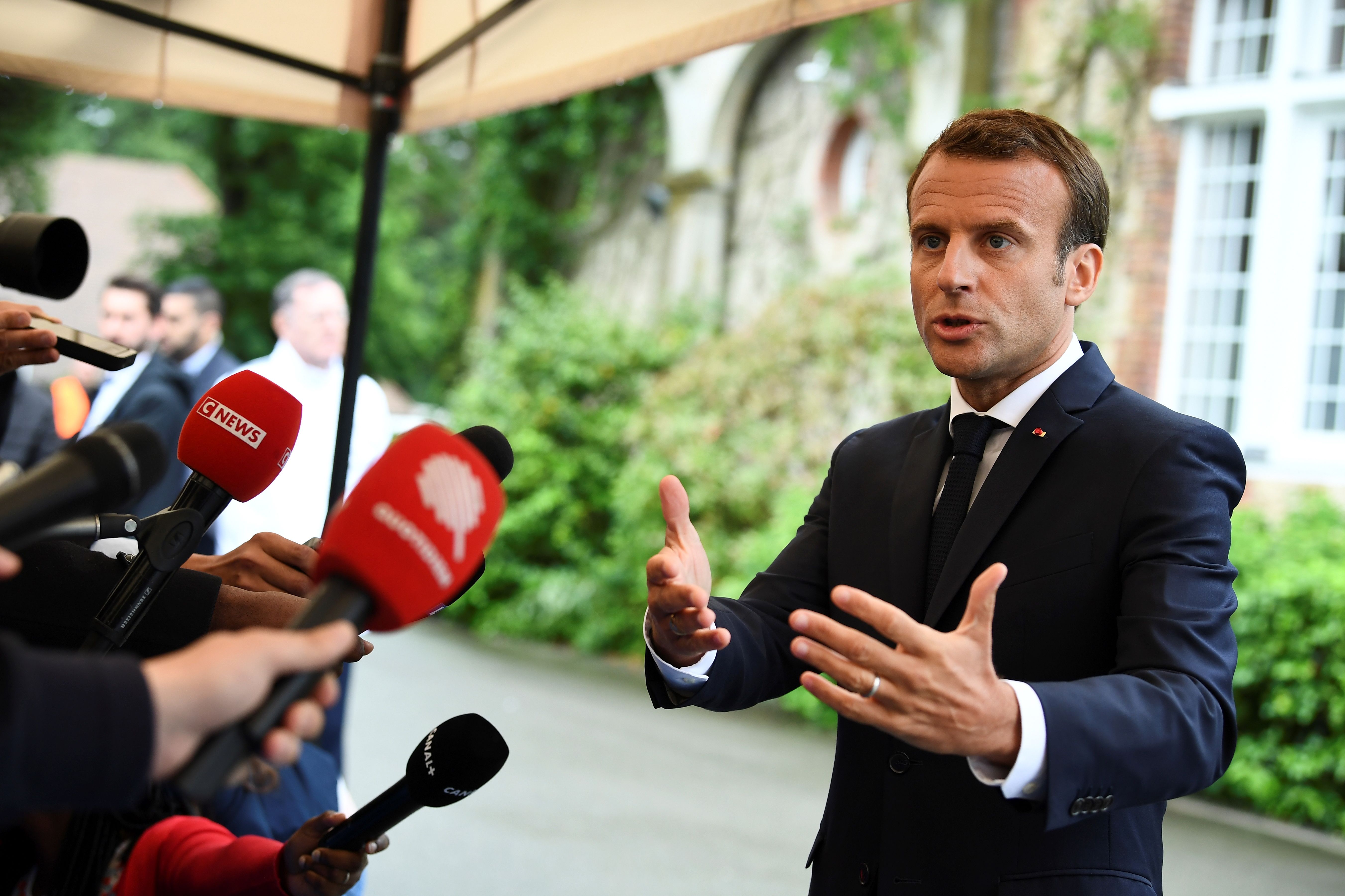 FBL-WC-2018-FRA-TRAINING-POLITICS