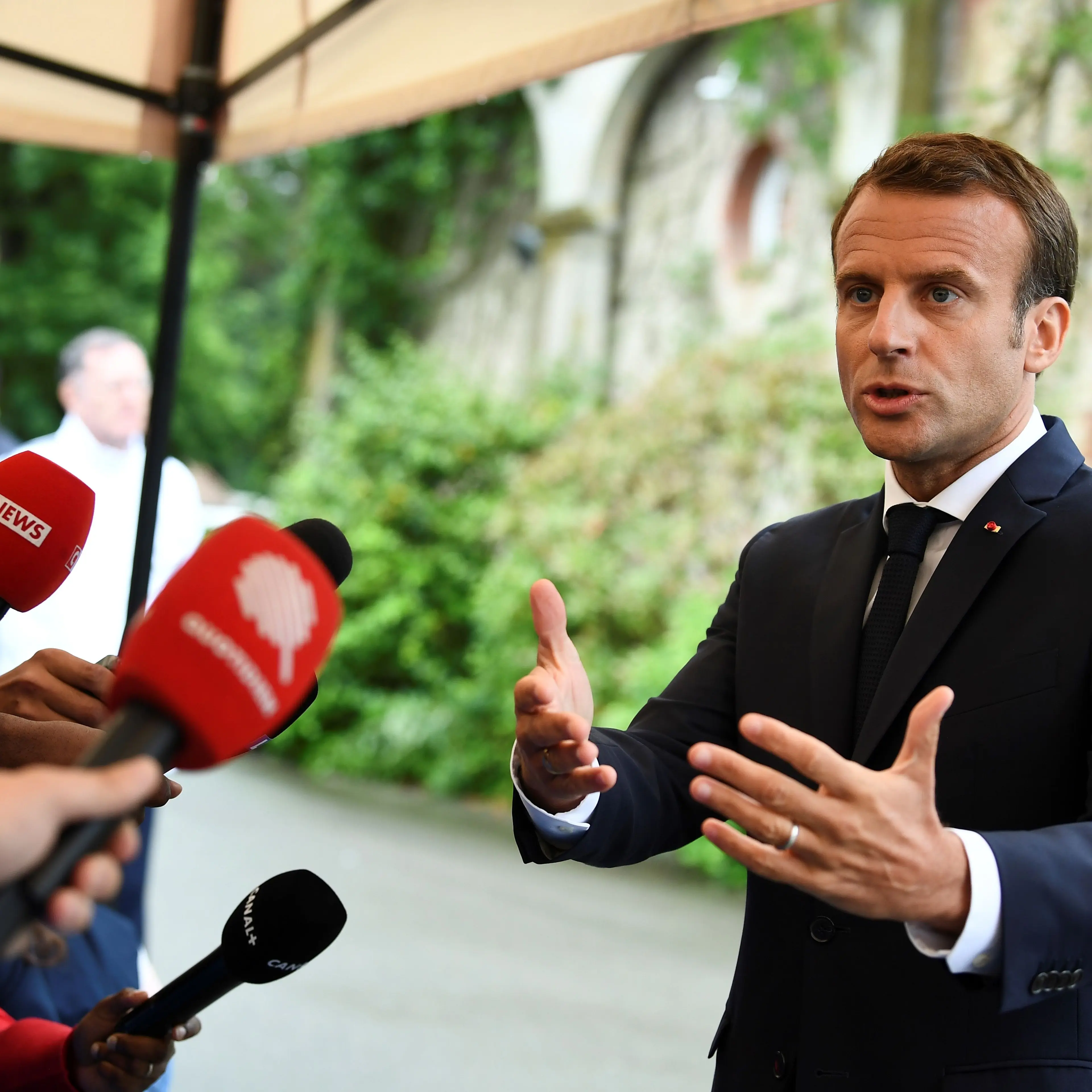 FBL-WC-2018-FRA-TRAINING-POLITICS