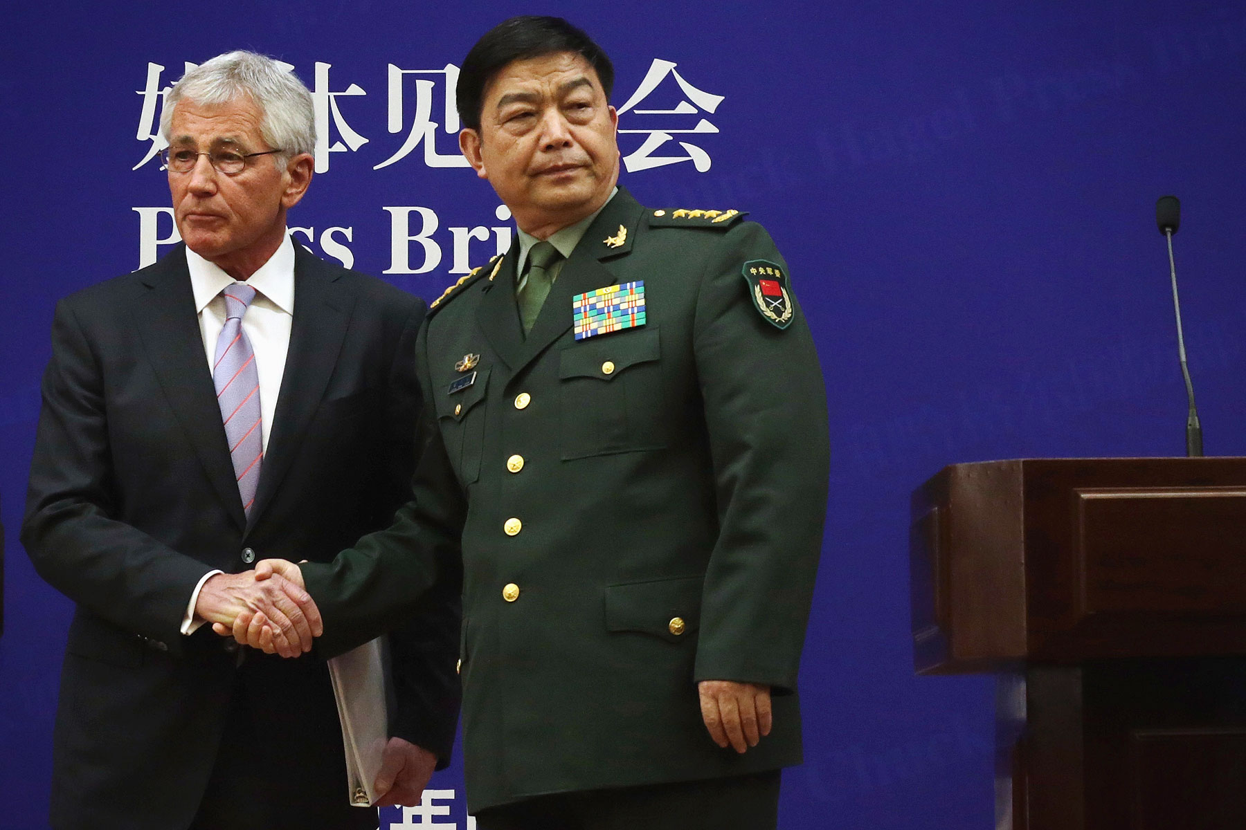 U.S. Secretary of Defense Chuck Hagel (L) and Chinese Minister of Defense Chang Wanquan (R) shake hands at the end of a joint news conference at the Chinese Defense Ministry headquarters April 8, 2014 in Beijing, China