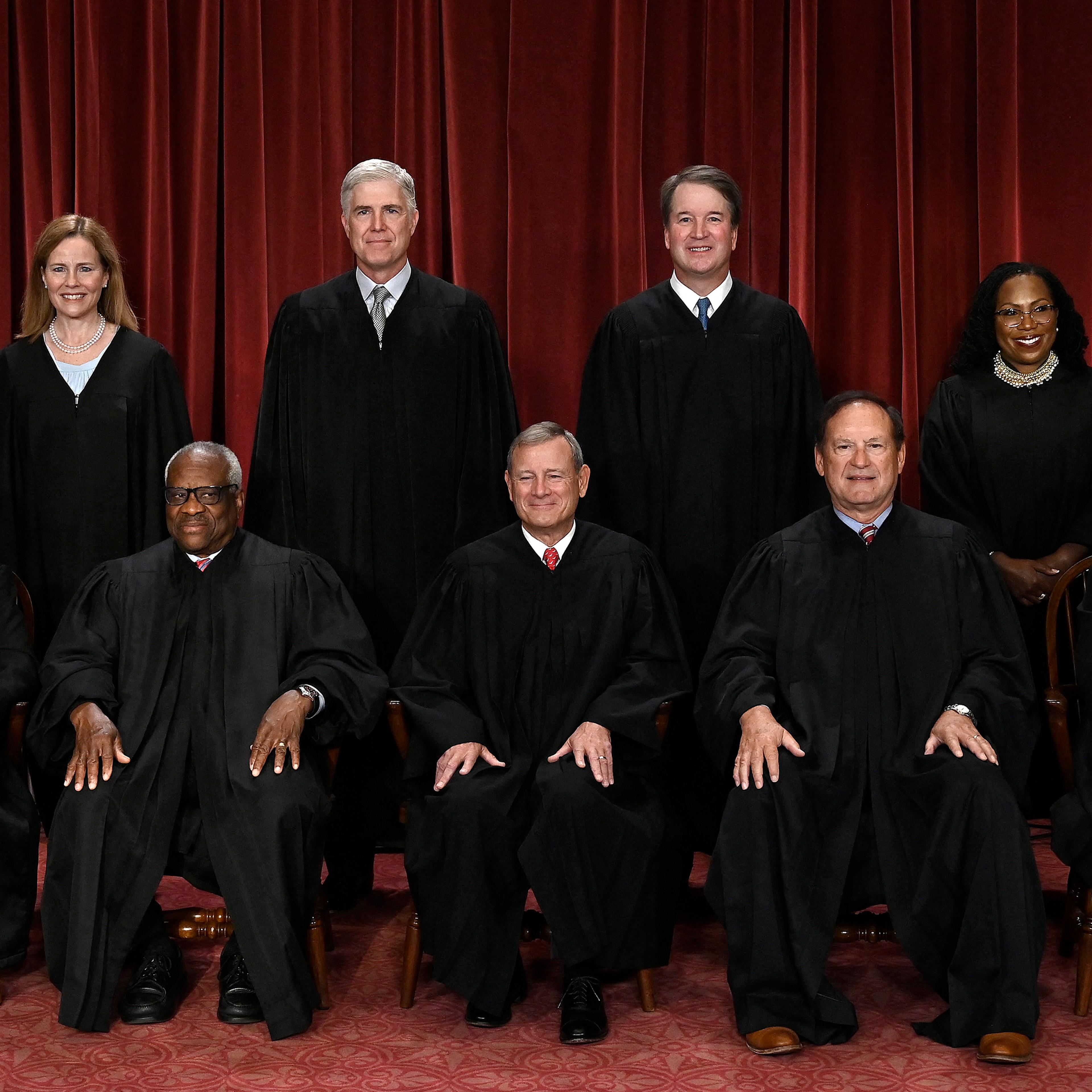 TOPSHOT-US-JUSTICE-SUPREME-COURT-GROUP-PHOTO