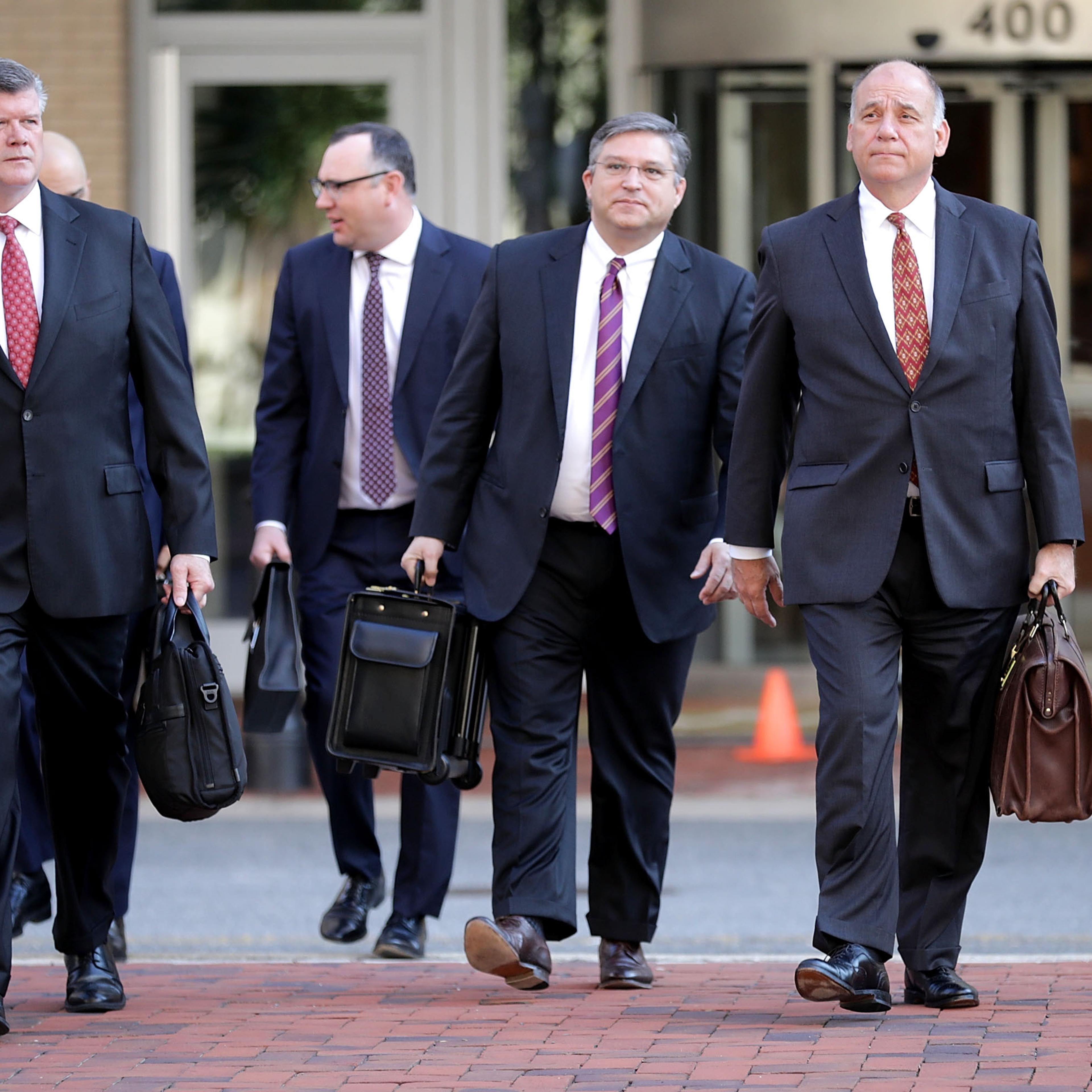 Manafort's defense team walk together