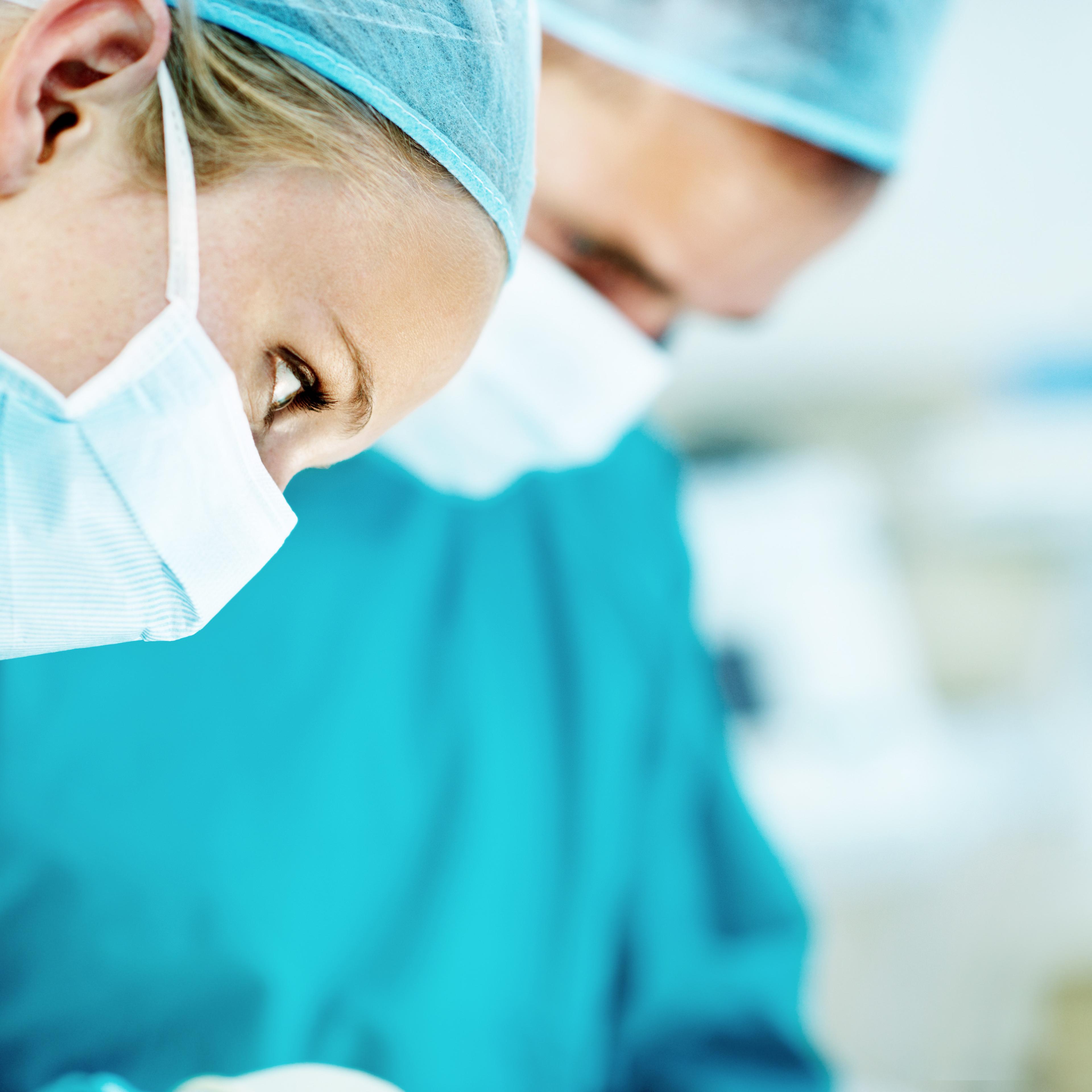 surgeons-working