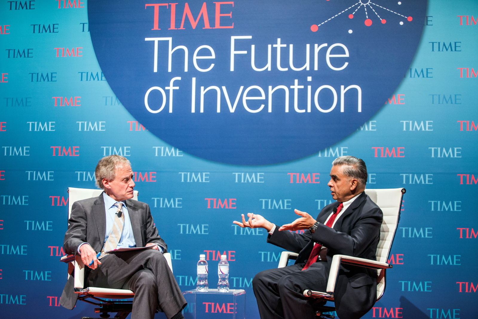 Jeffrey Kluger, Editor-at-Large, TIME (l) and Kishore Mahbubani, Dean of the Lee Kuan Yew School of Public Policy, National University of Singapore
 
