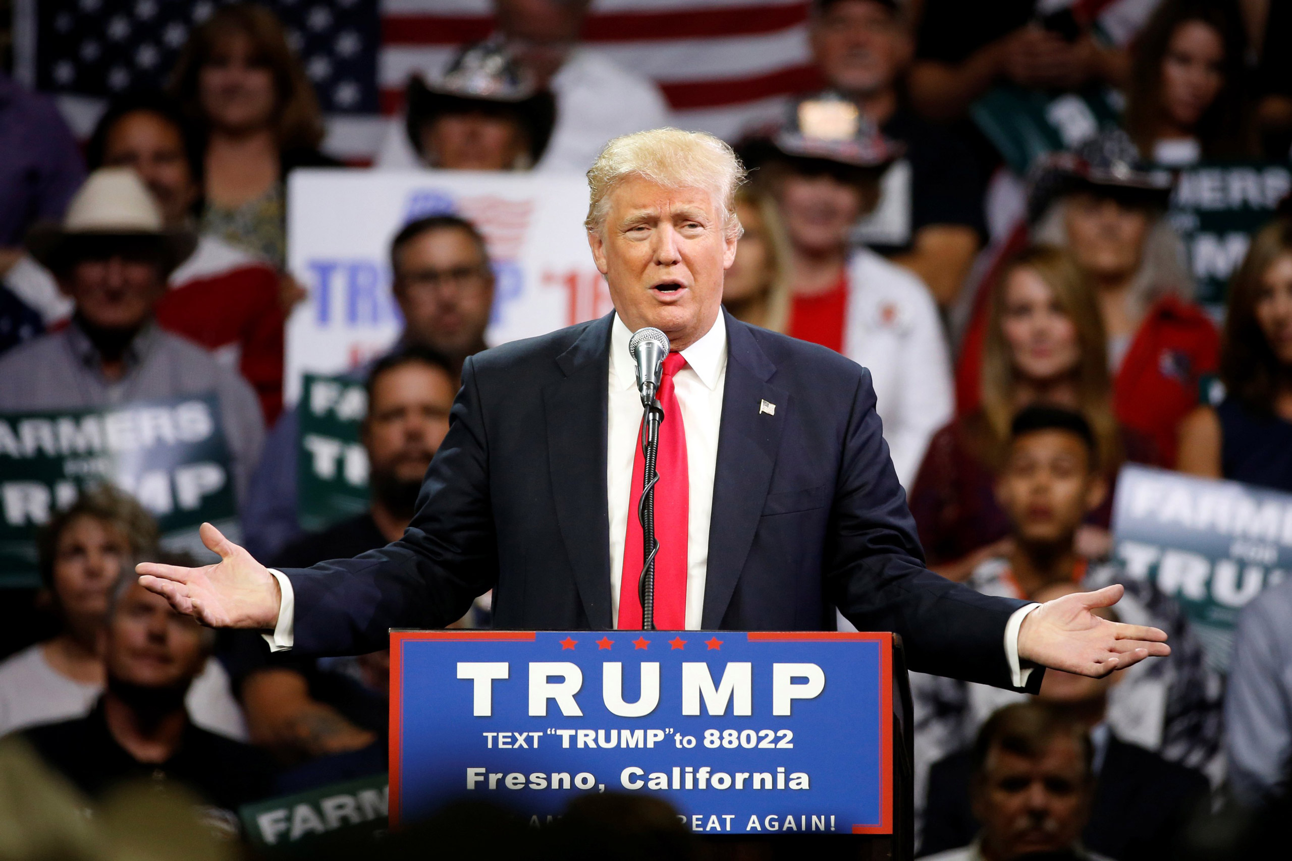 Republican U.S. presidential candidate Donald Trump holds a rally with supporters in Fresno, California, U.S. May 27, 2016. REUTERS/Jonathan Ernst