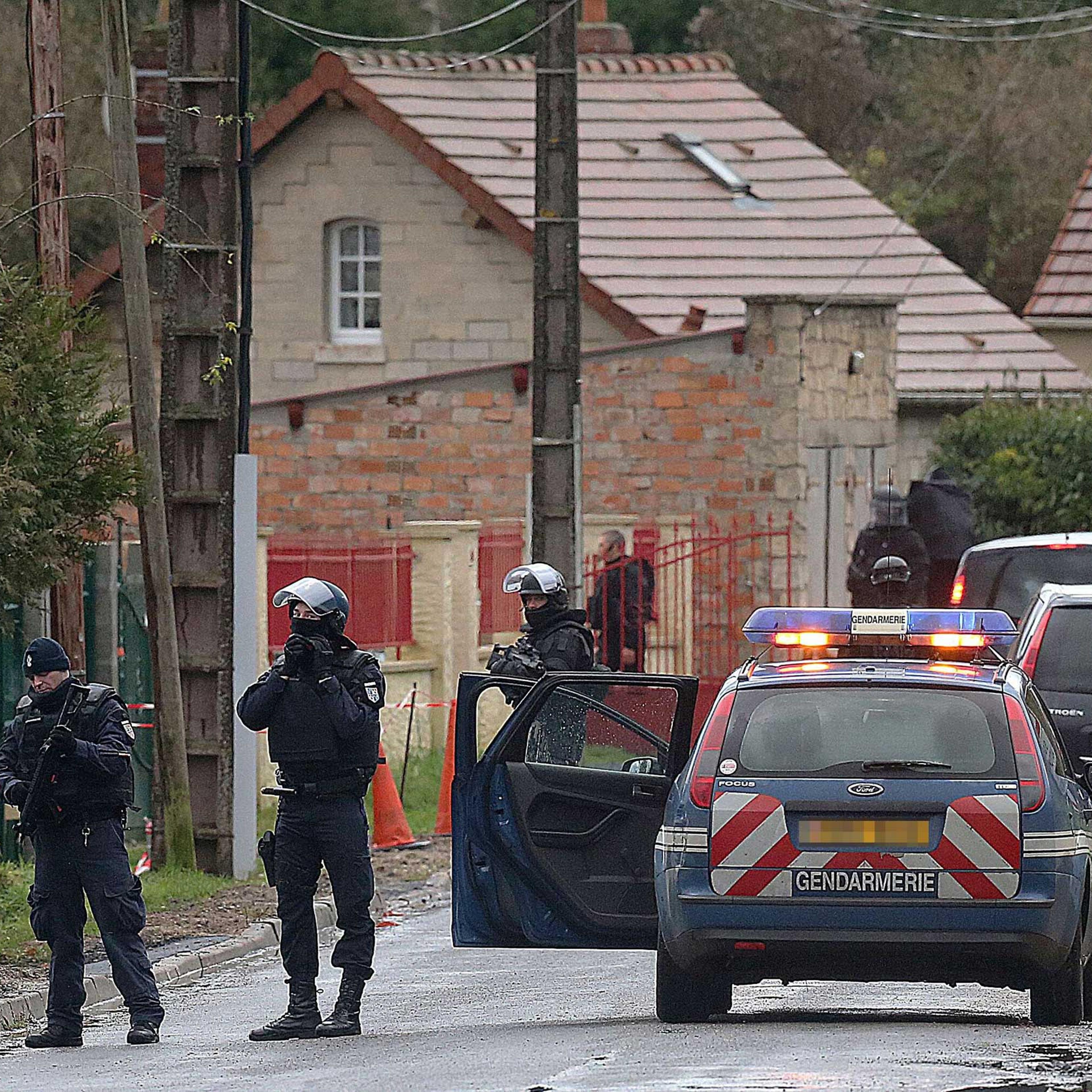 France Search for Paris Terrorists