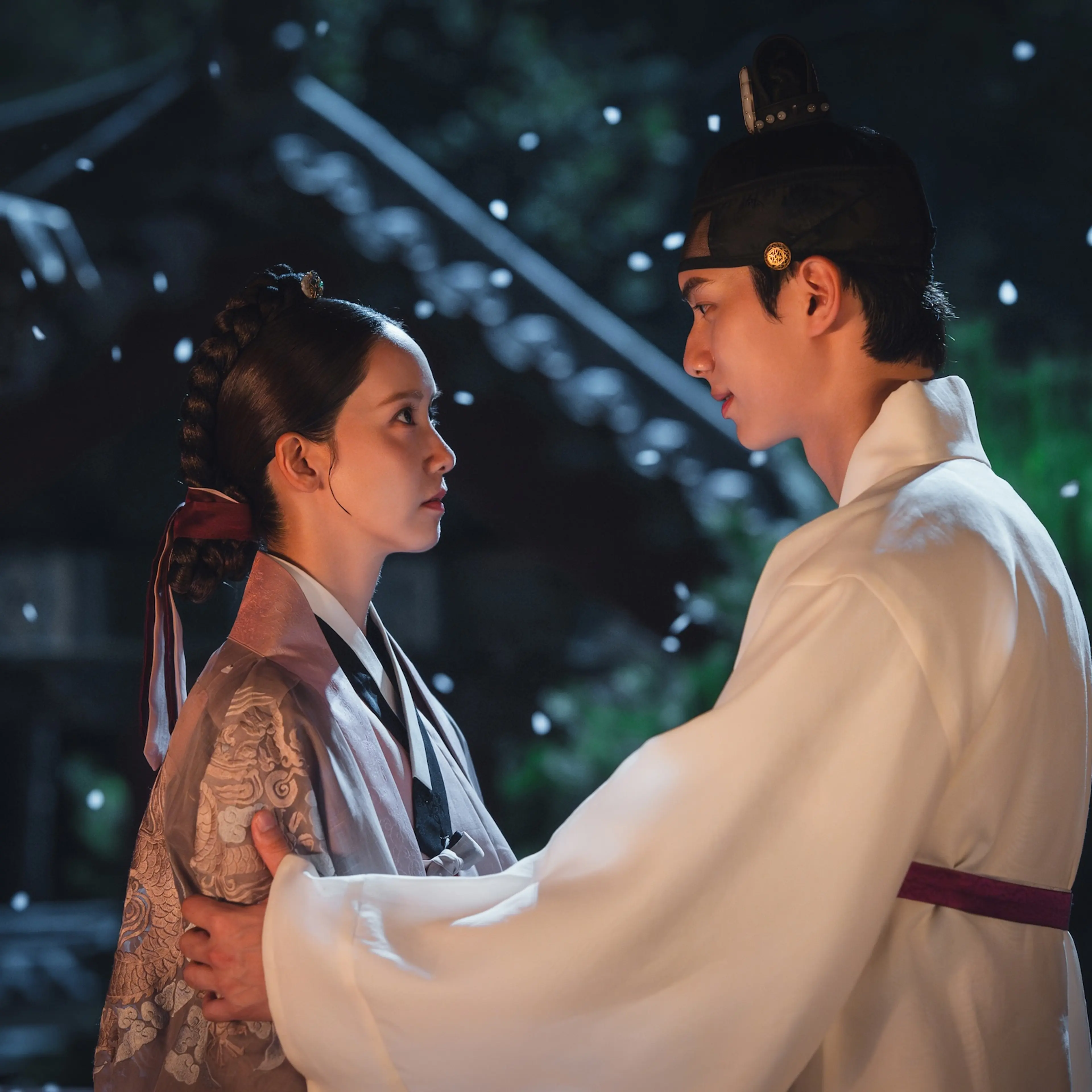 Lim Yoon-a and Lee Chae-min in the finale of Bon Appetit, Your Majesty