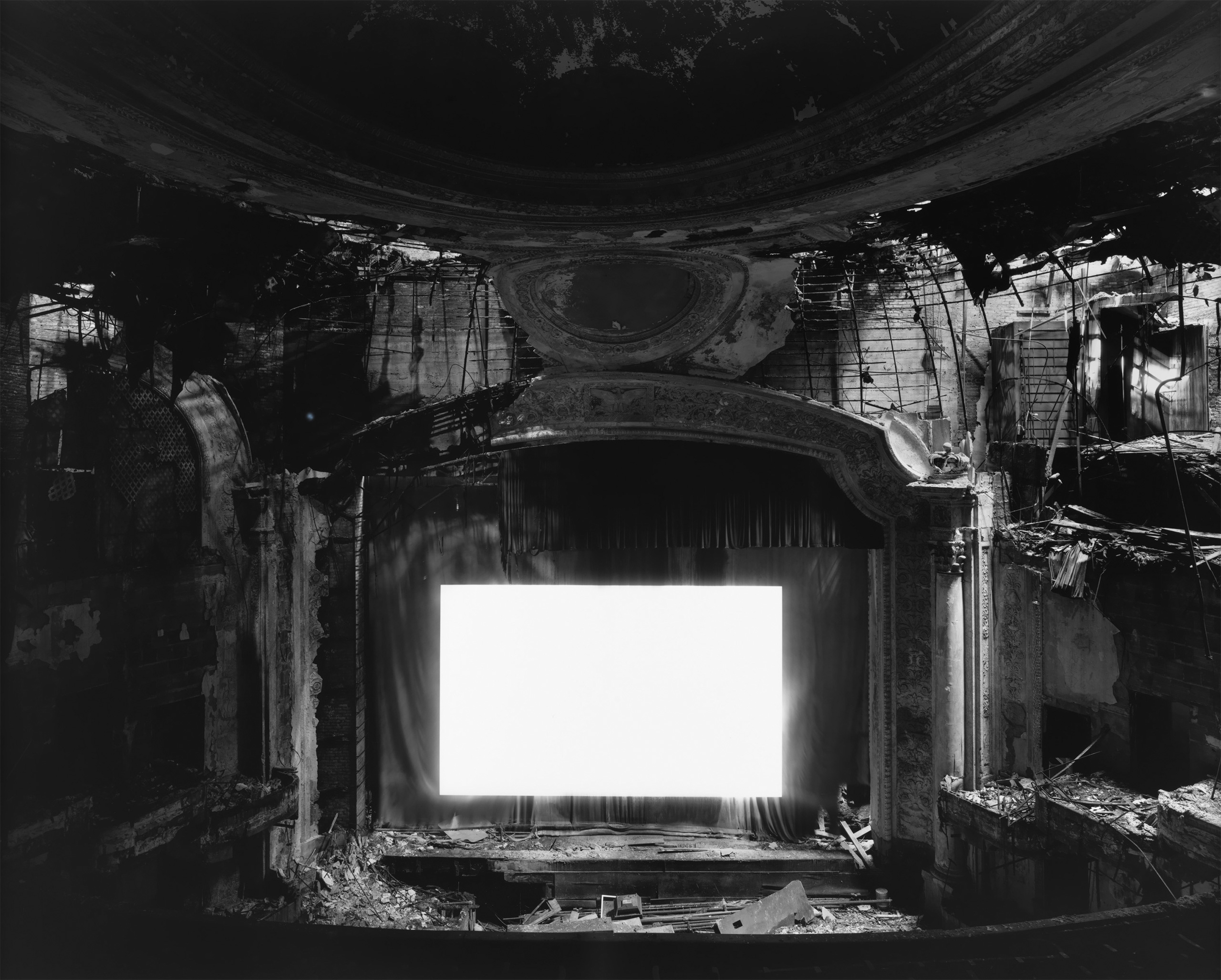Hiroshi sugimoto　Theaters杉本博司 劇場damiani Hiroshi Sugimoto: Apocalyptic Visions on Show