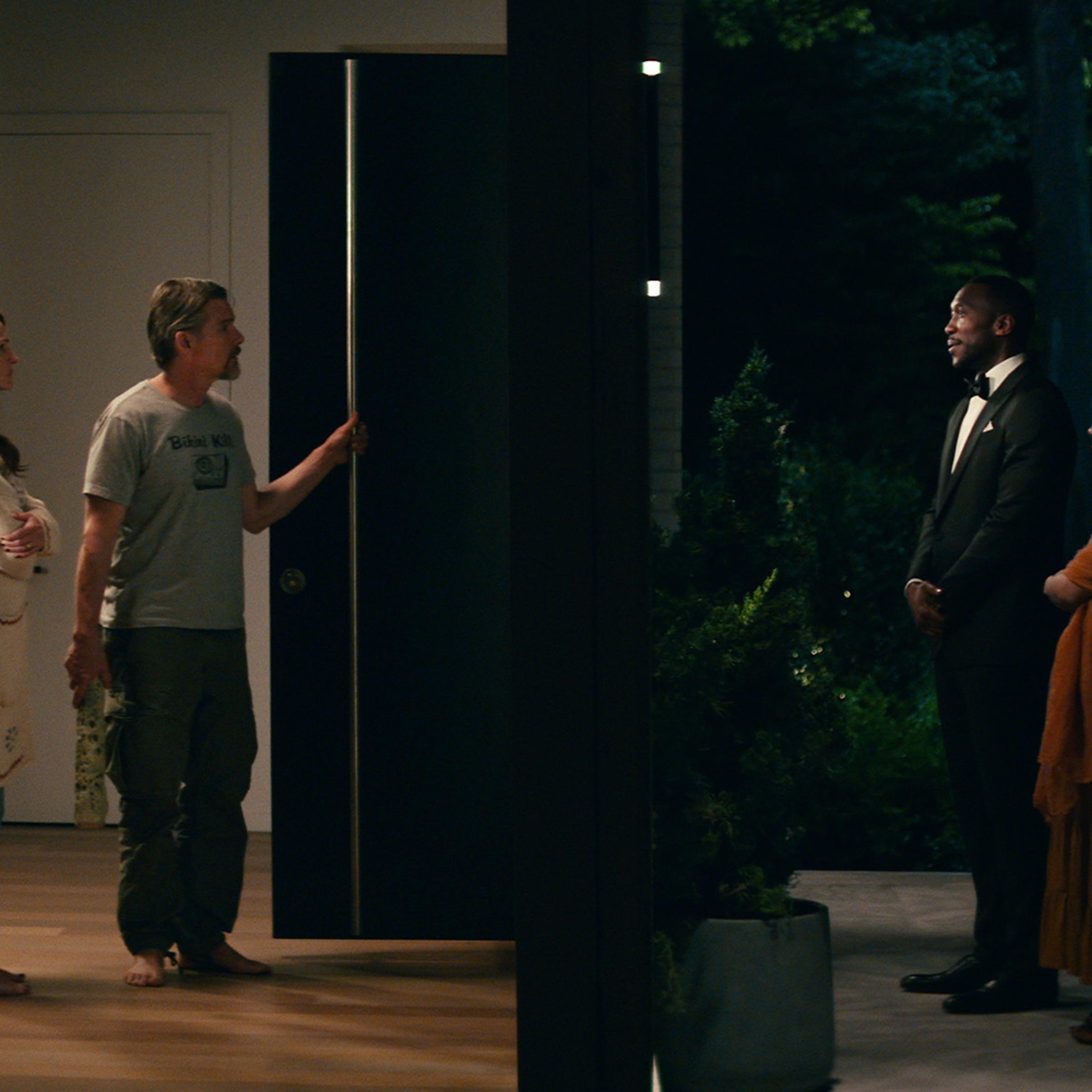 Julia Roberts as Amanda, Ethan Hawke as Clay, Mahershala Ali as G.H. and Myha’la as Ruth in Leave The World Behind.